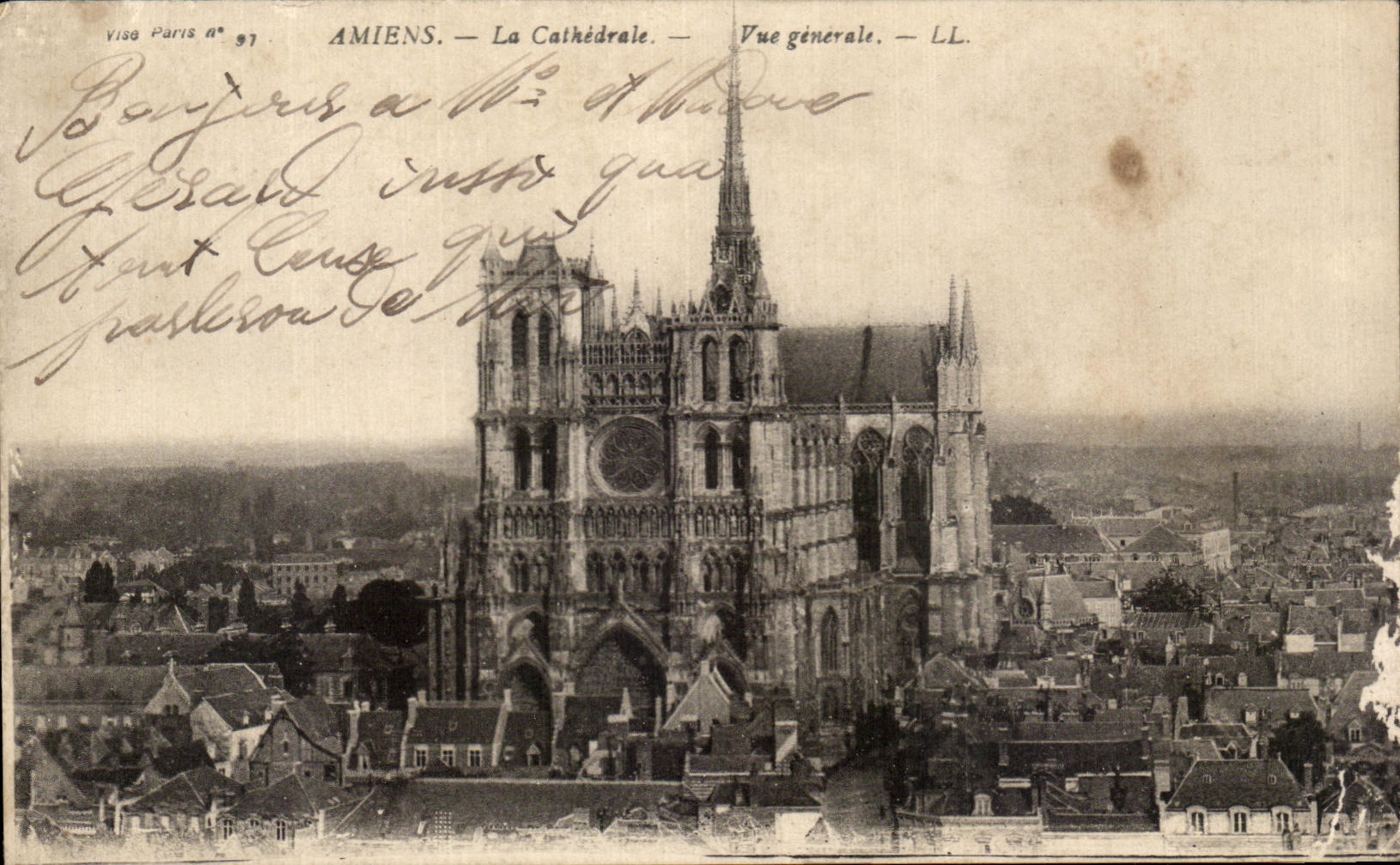 CPA Amiens La Cathedrale Vue Generale