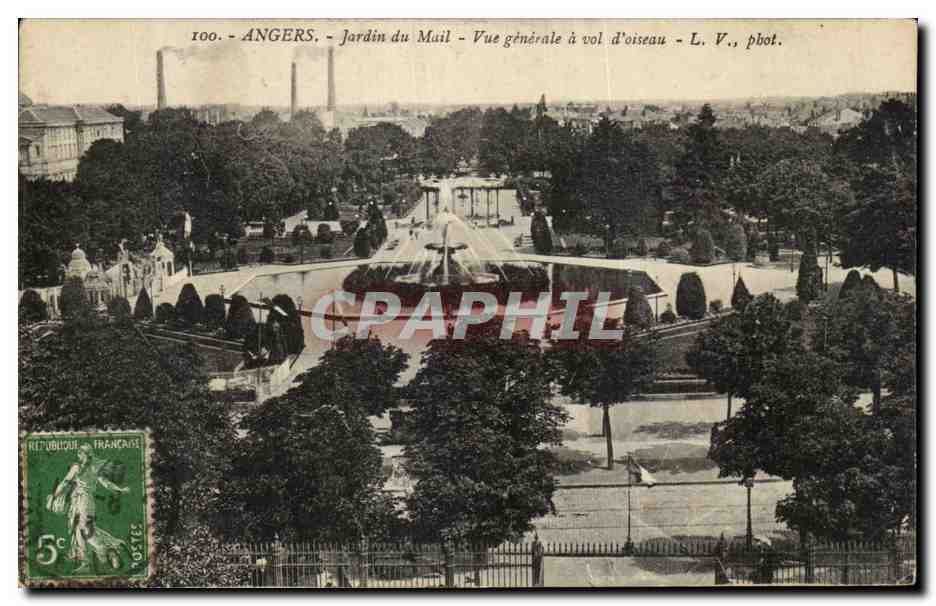 CPA Angers Jardin du Mail Vue Generale a Vol d'oiseau
