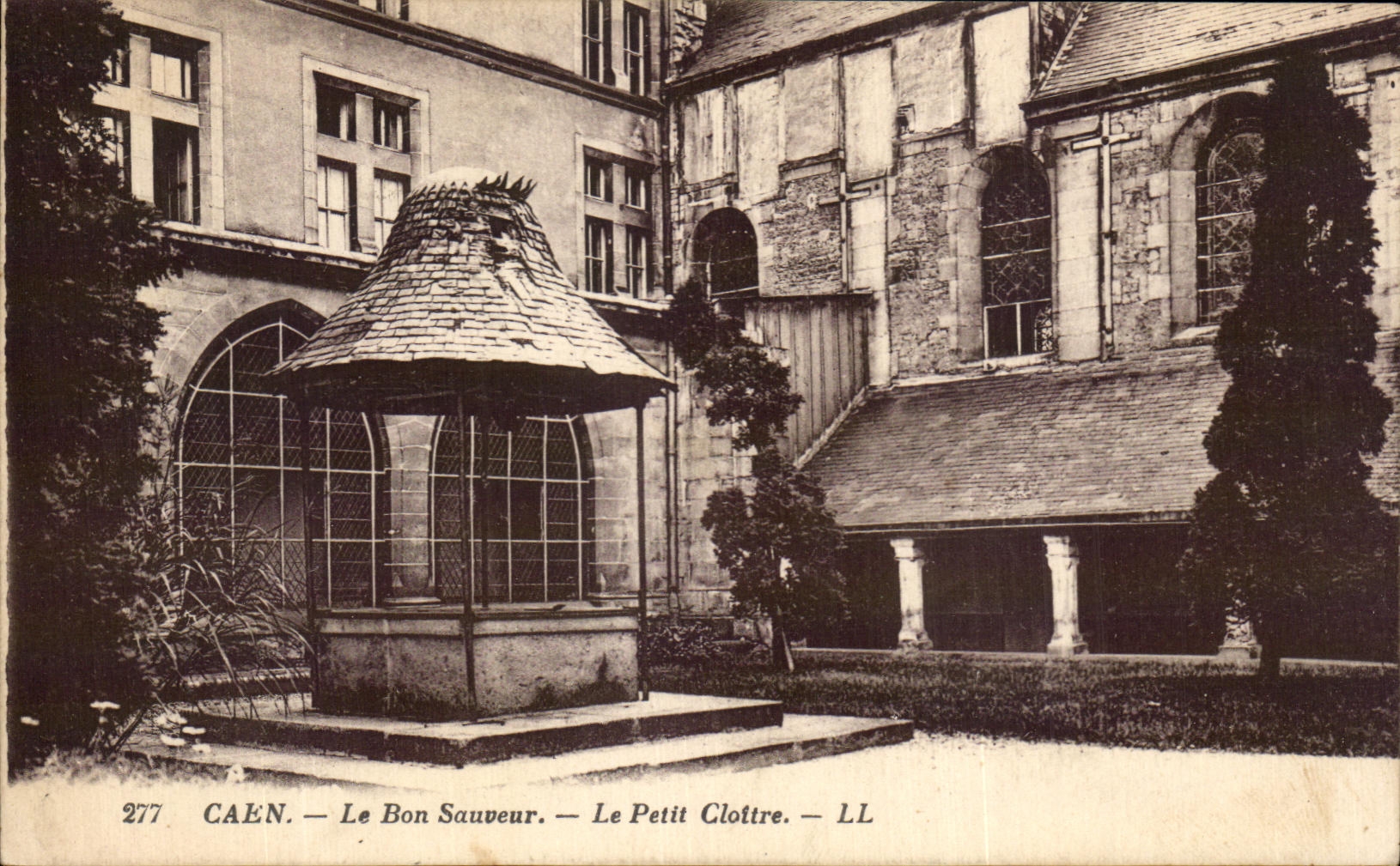CPA Caen Le Bon Sauveur Le Petit Cloitre