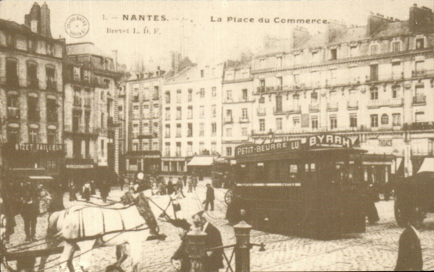 REPRO Nantes La Place du Commerce Tramway Byrrh