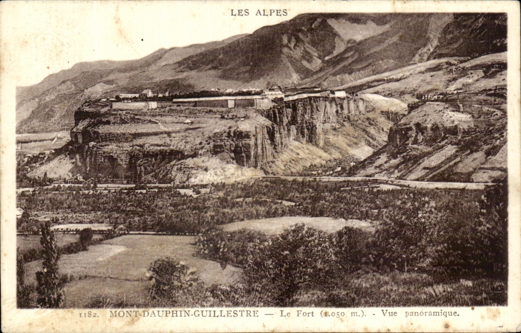 Mont-Dauphin-Guillestre — Le Fort (1.050 m.) — Vue panoramique — Les Alpes