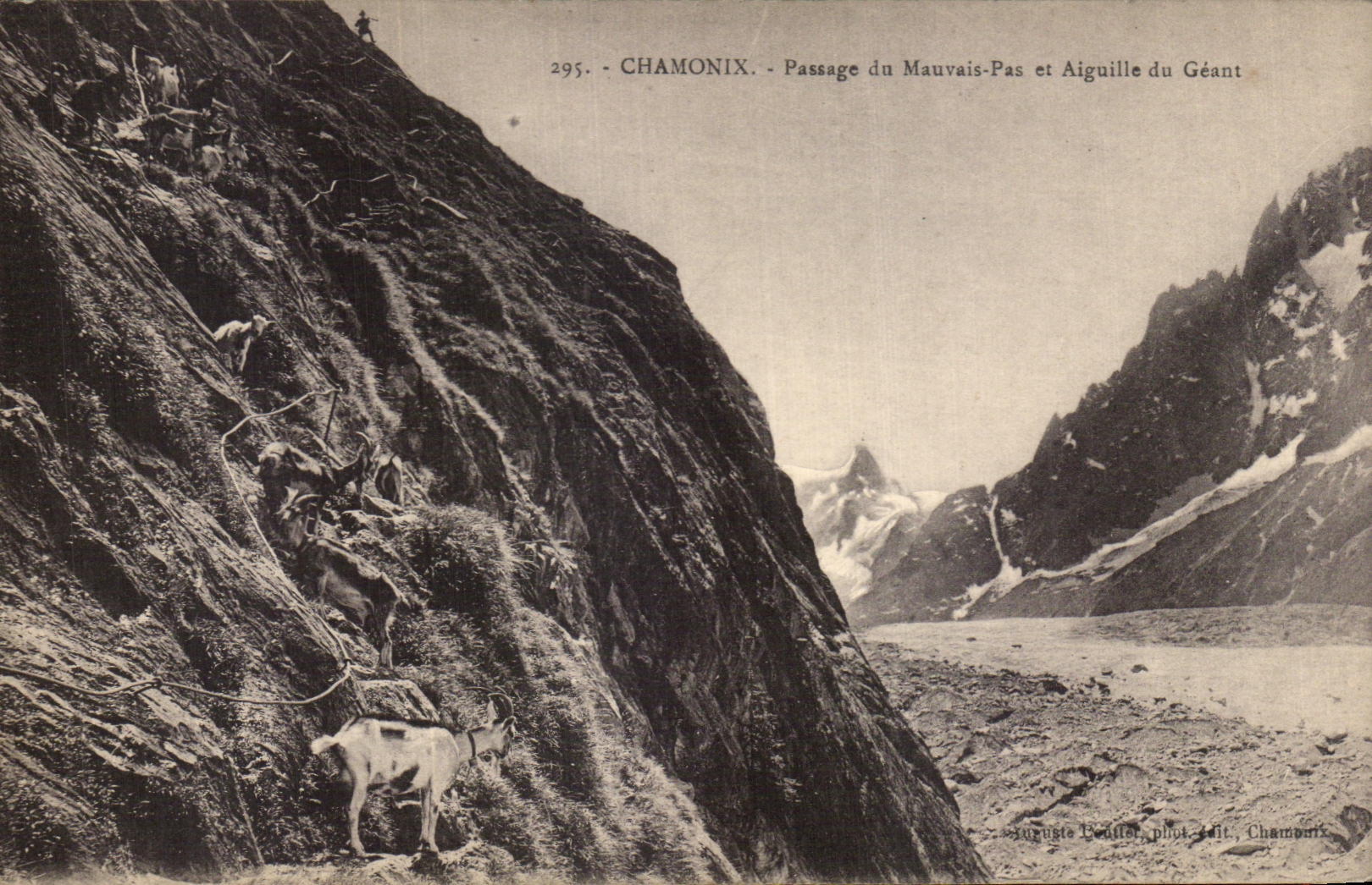 CPA Chamonix Passage du Mauvais Pas et Aiguille du Geant