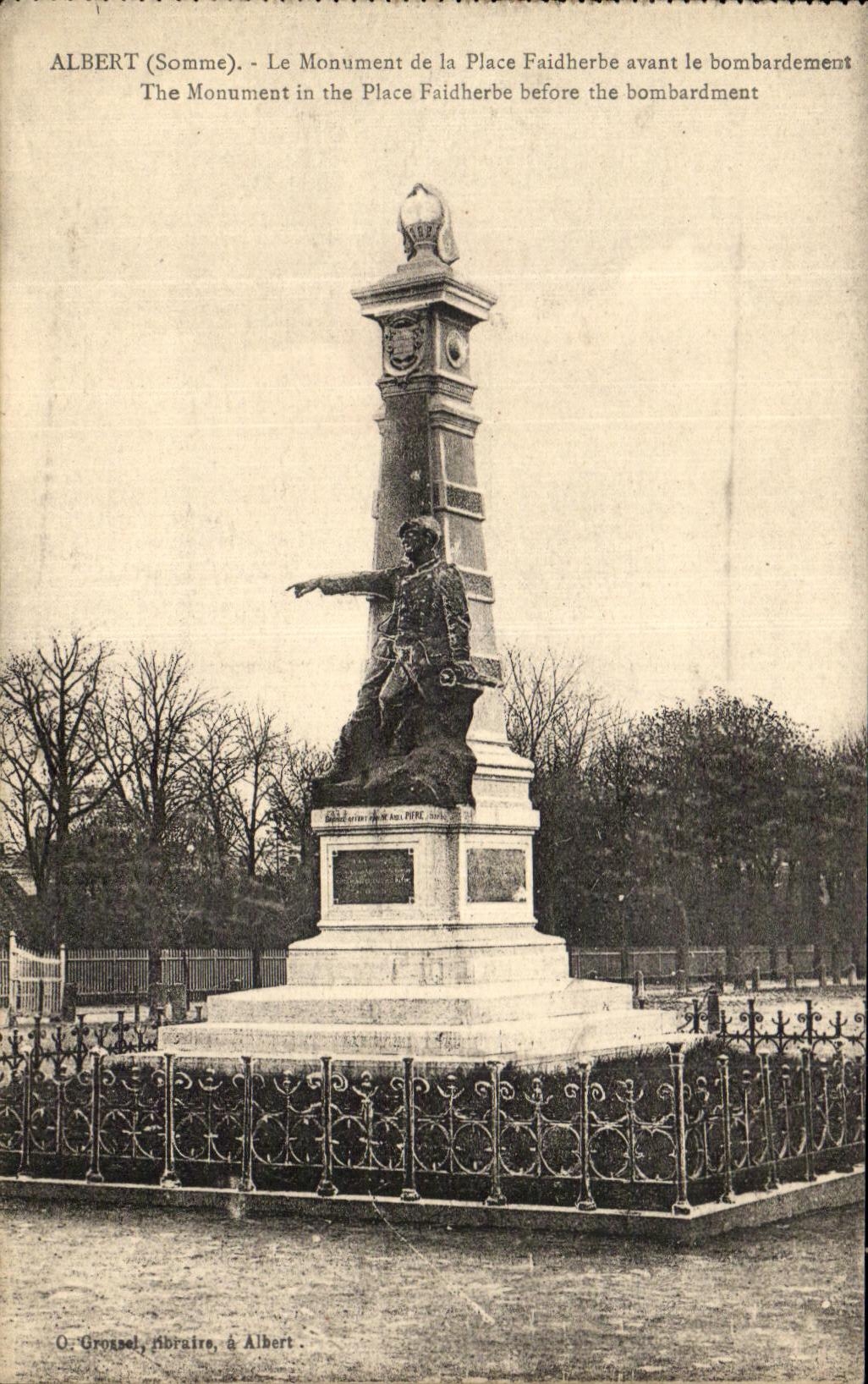 CPA Albert Le Monument De La Place Faidherbe Avant Le Bombardement Militaria