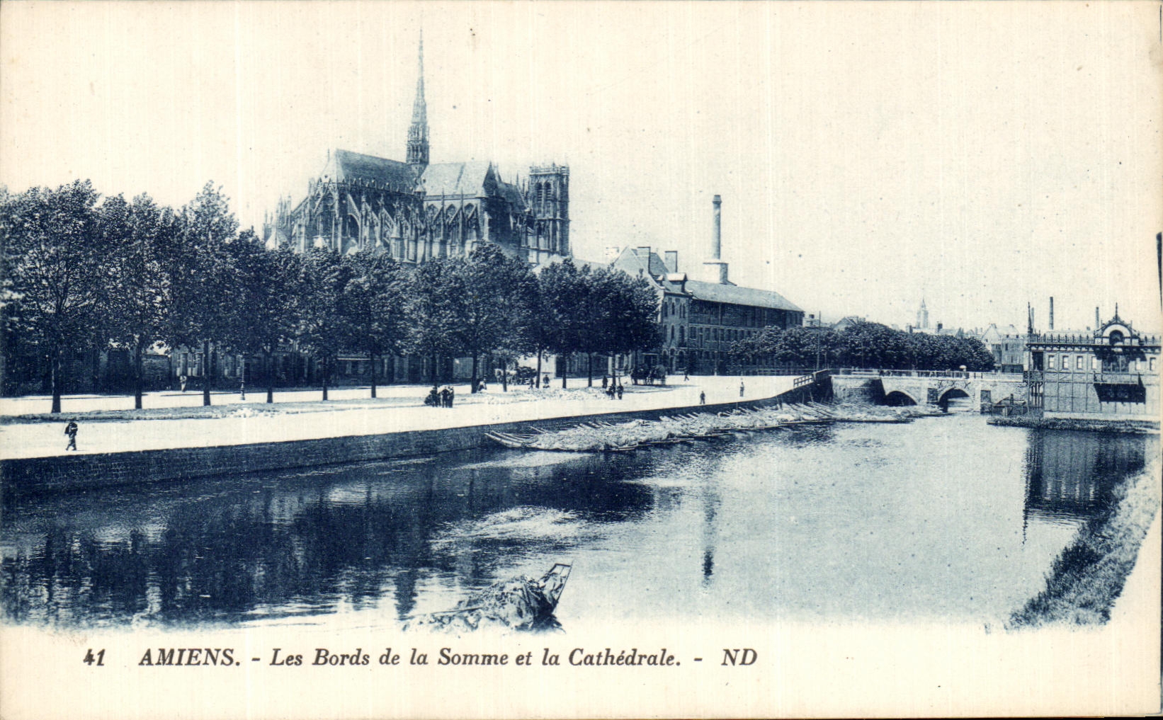 CPA Amiens Les Bords De La Somme Et La Cathedrale