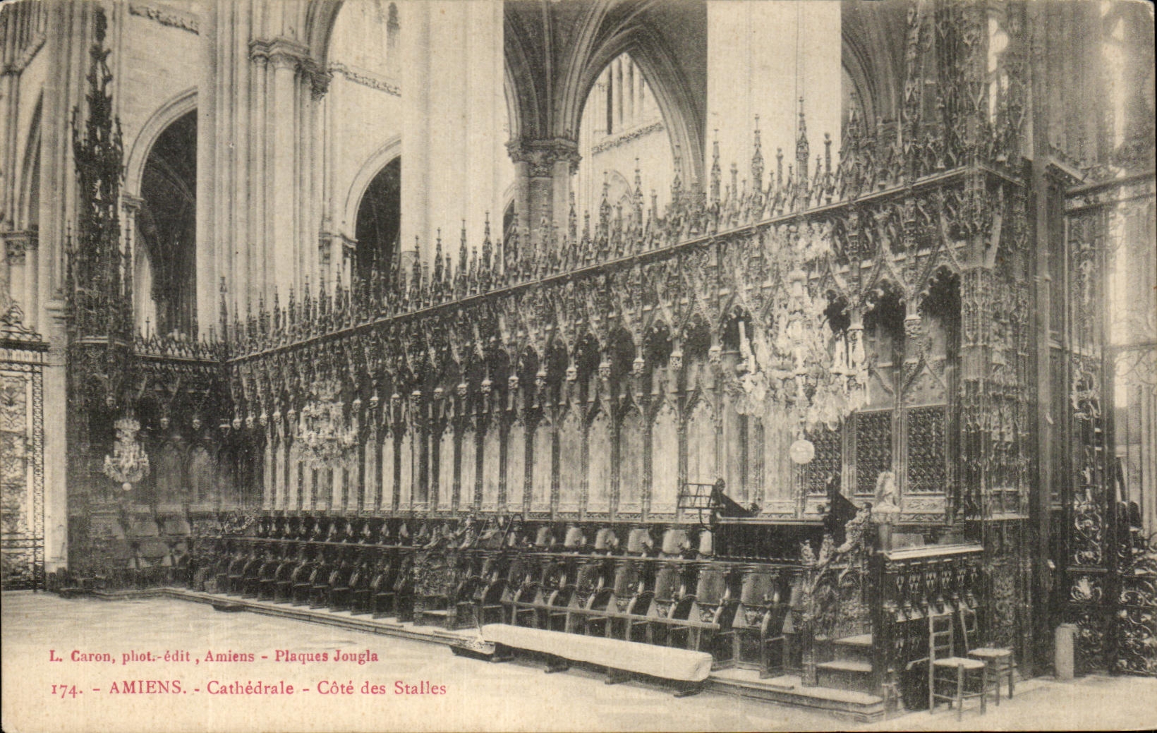 CPA Amiens Cathedrale Cote Des stalles