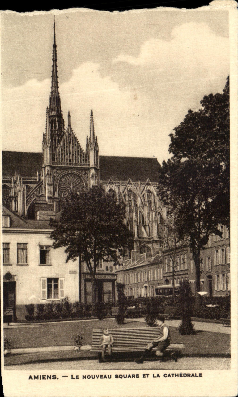 Tarjeta postal antigua Amiens El Nuevo Square Y La Catedral