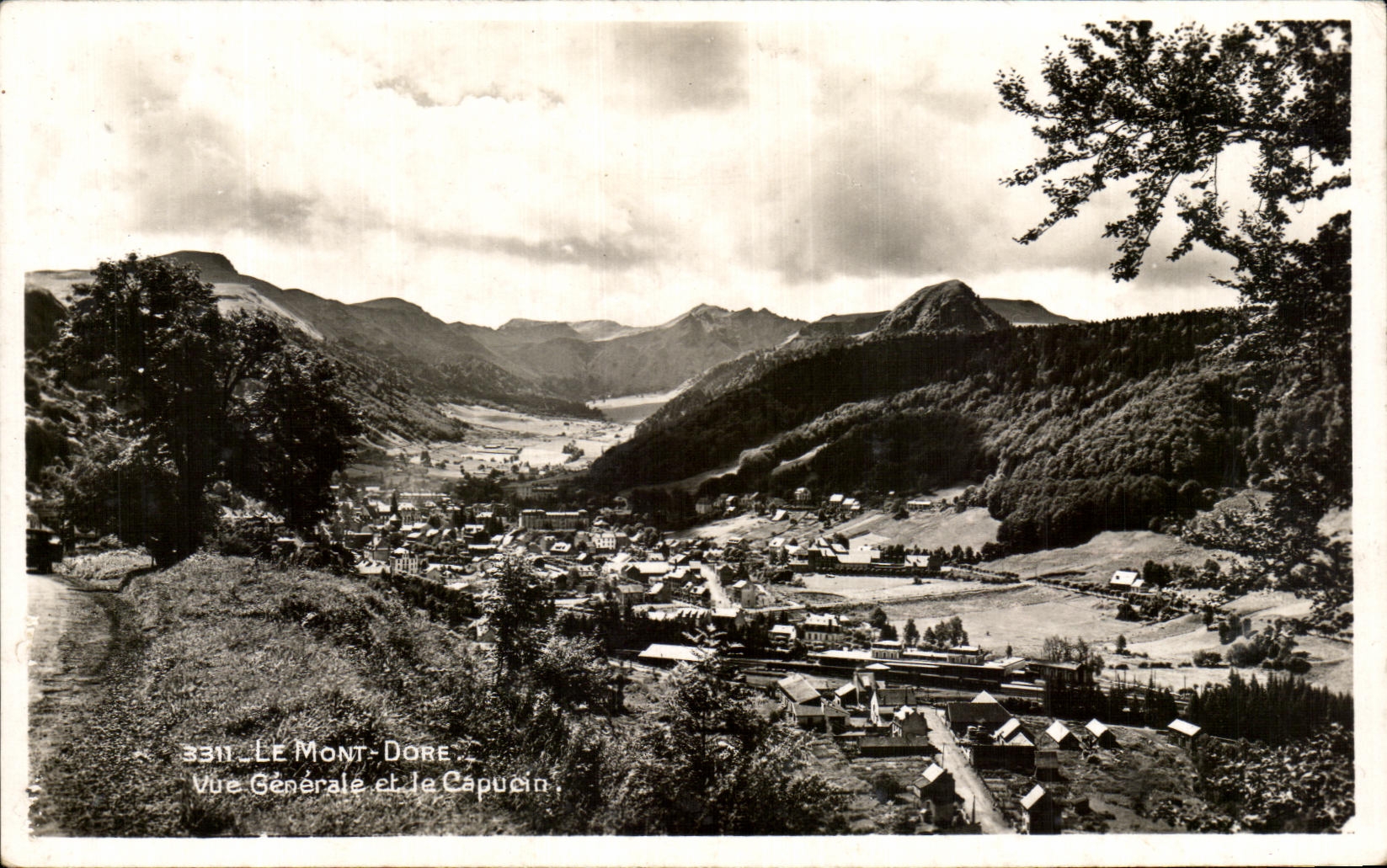 CPA Le Mont Dore Vue Generale et le Capucin