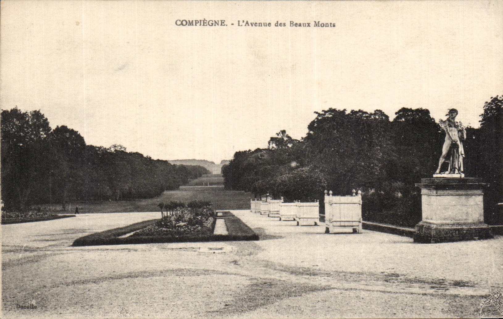 CPA Compiegne L'Avenue Des Beaux Monts