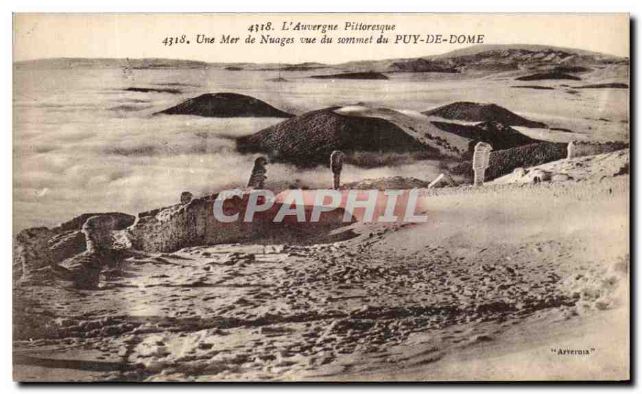 Une Mer de Nuages vue du sommet du PUY-DE-DOME — L'Auvergne Pittoresque — éditeur 'Arreruisa' n°4318