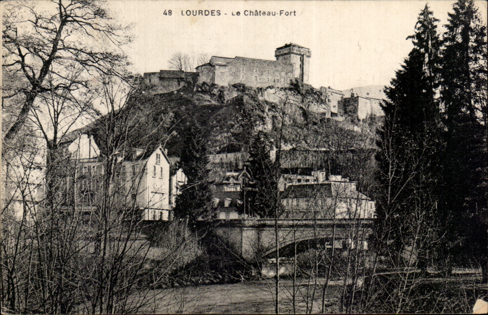 CPA Lourdes Le Chateau Fort