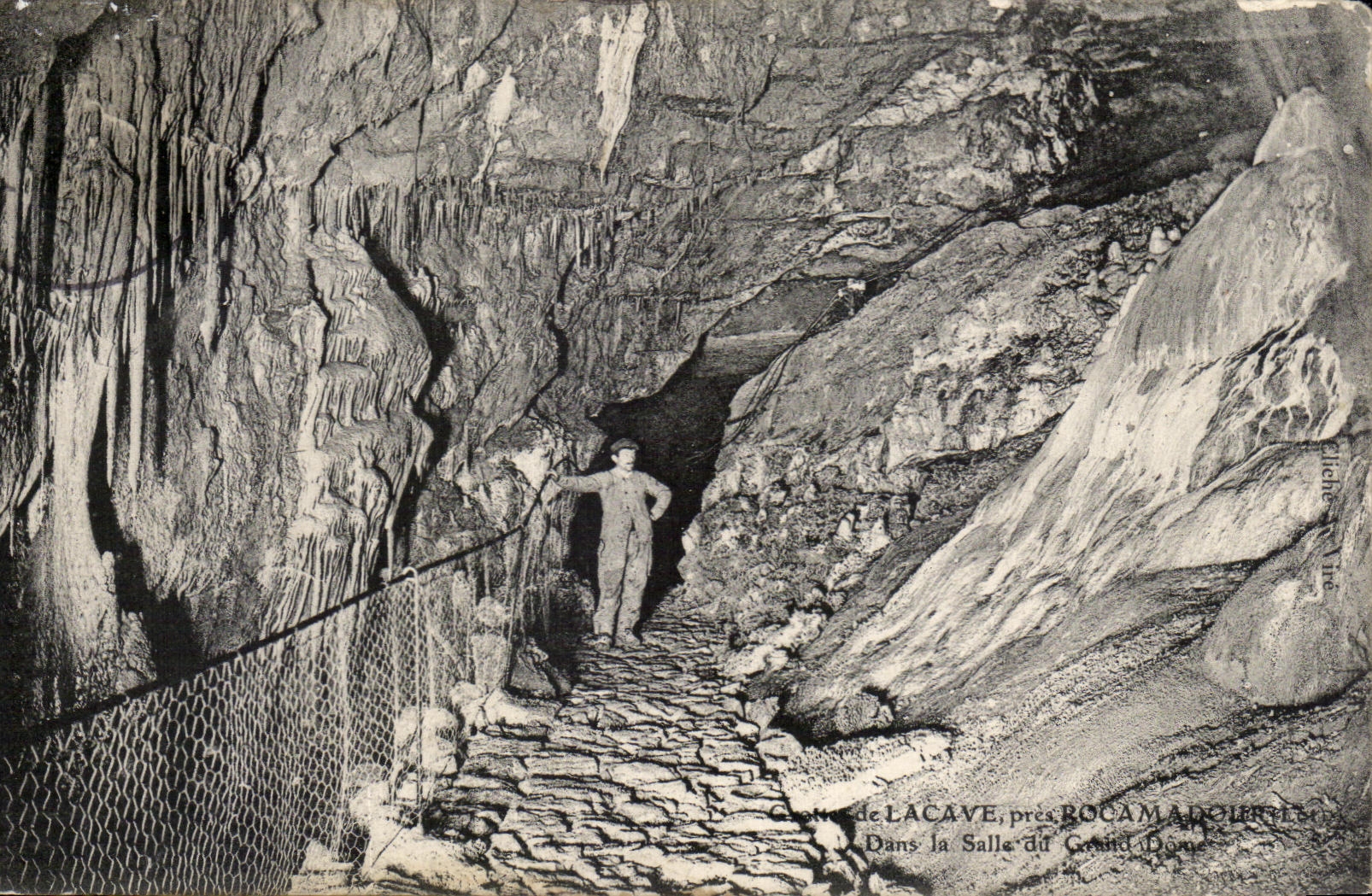 Grotte de LACAVE, près ROCAMADOUR — Dans la Salle du Grand Dôme — cliché de V. The