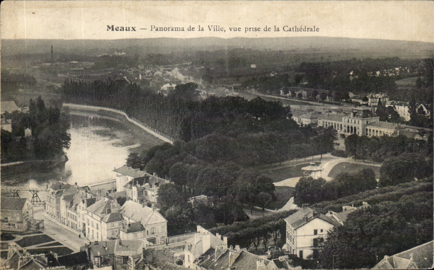 CPA Meaux Panorama de la Ville vue prise de la Cathedrale