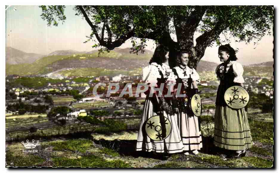 CPA Nice Jeunes Filles En costumes Locaux Folklore 