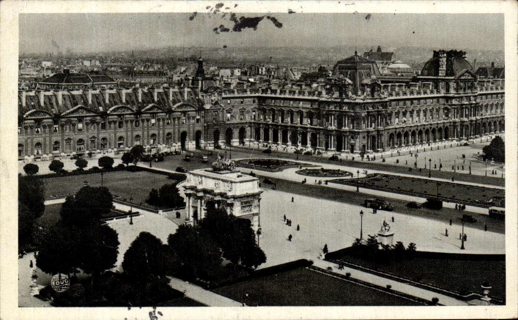 CPA Paris Le Palais Du Louvre Le Carrousel