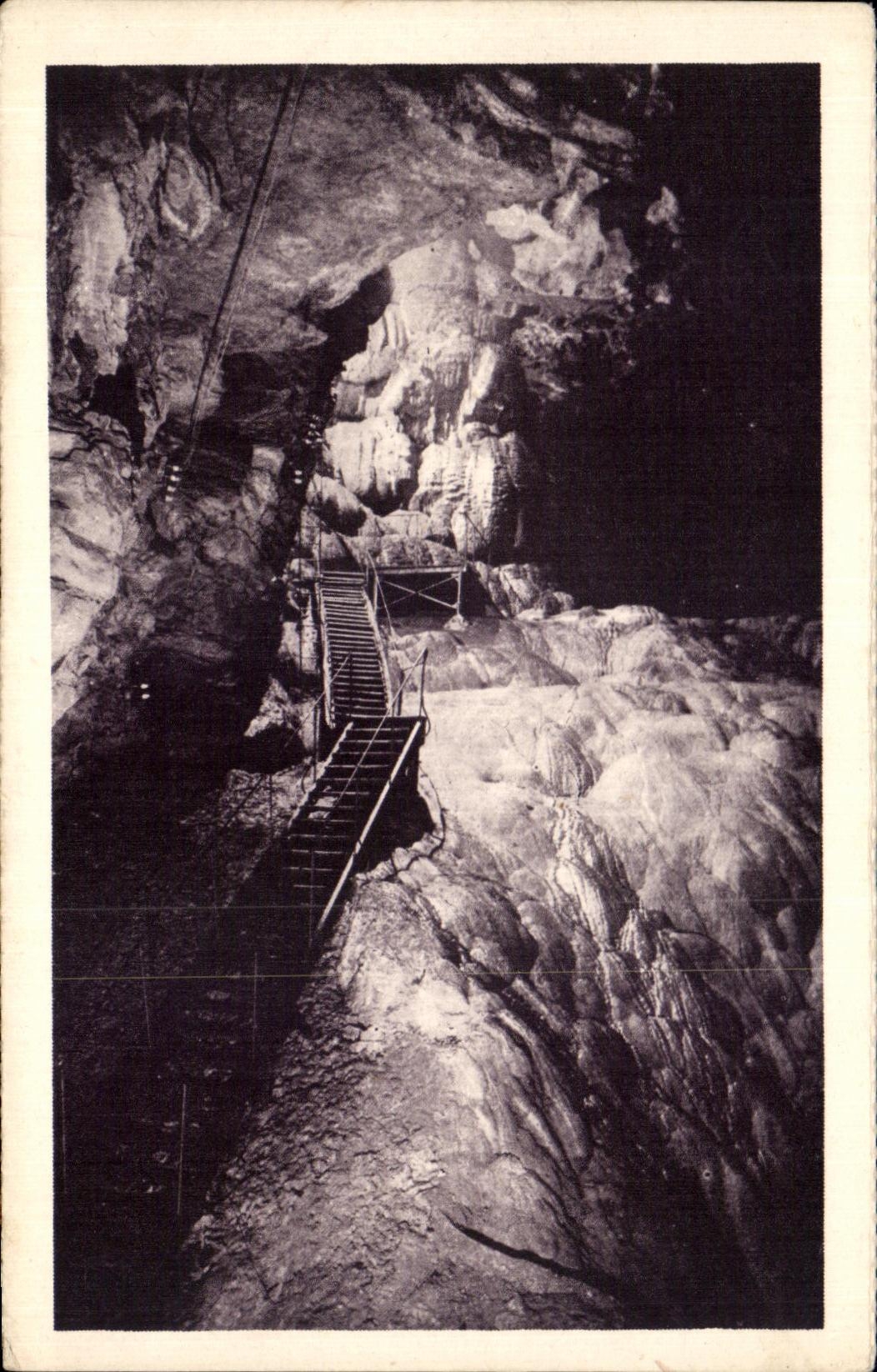 Puits de Padirac (Lot) — Grand Dôme, Escaliers et Cascades stalagmitiques — Les Belles Cartes Illustrées « FLIM. » n°66