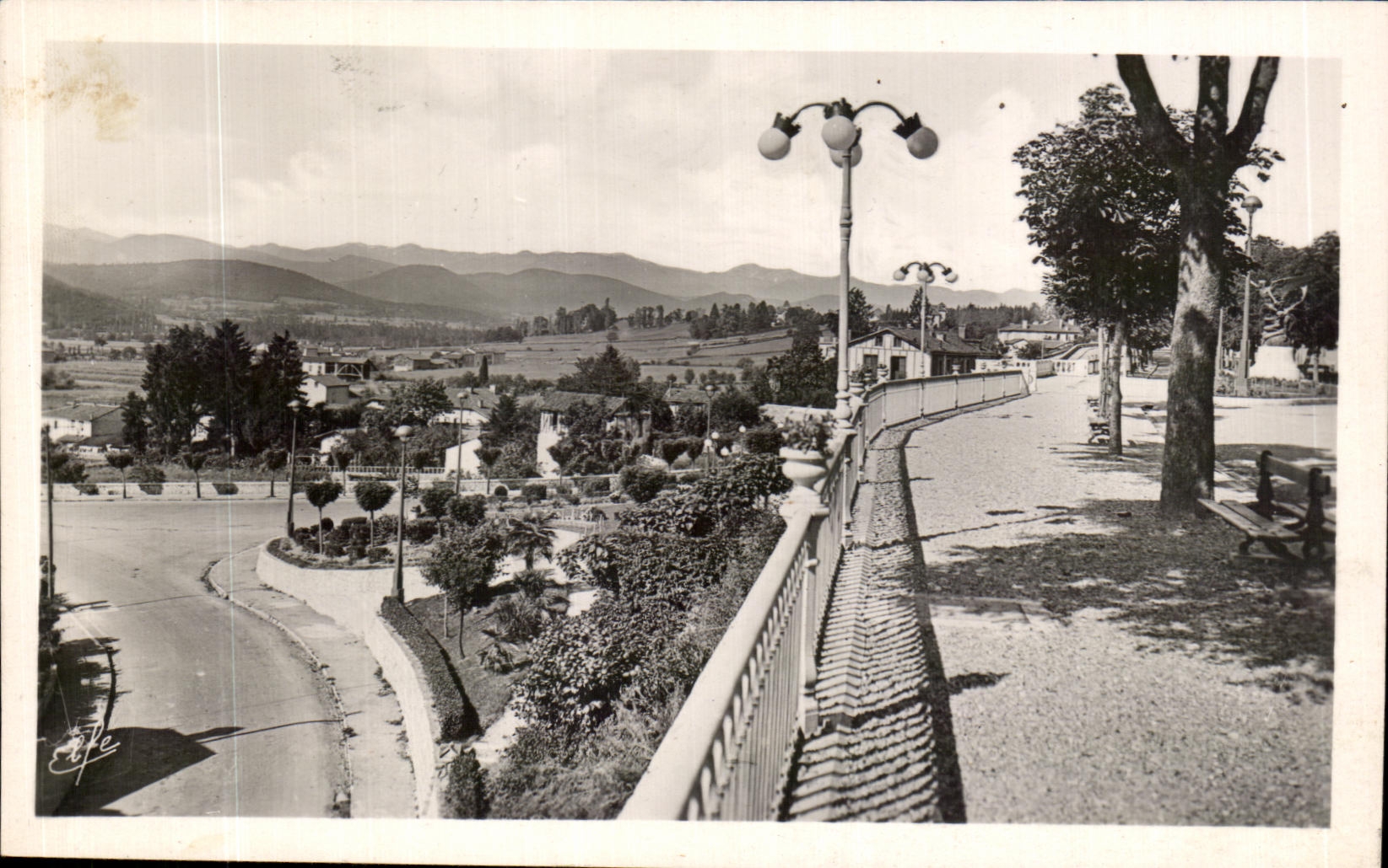Saint-Gaudens — Vue sur les Pyrénées — Éditions Labouche Frères