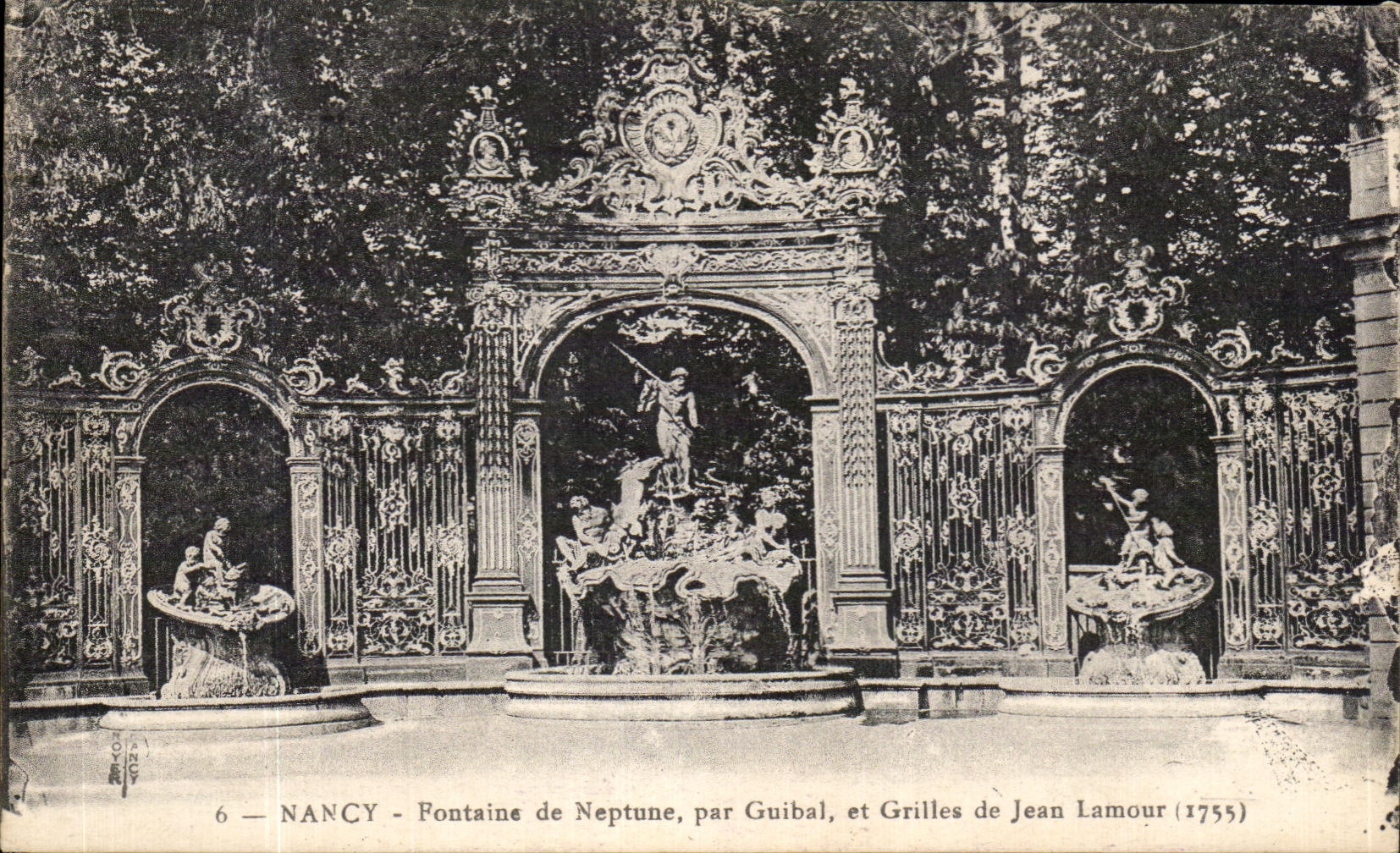 CPA Nancy Fontaine de Neptune par Guibal et Grilles de Jean Lamour