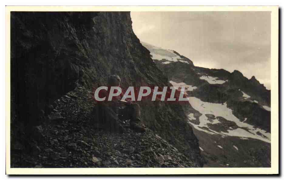 Alpiniste au pied d'un glacier — vue alpine — éditeur inconnu