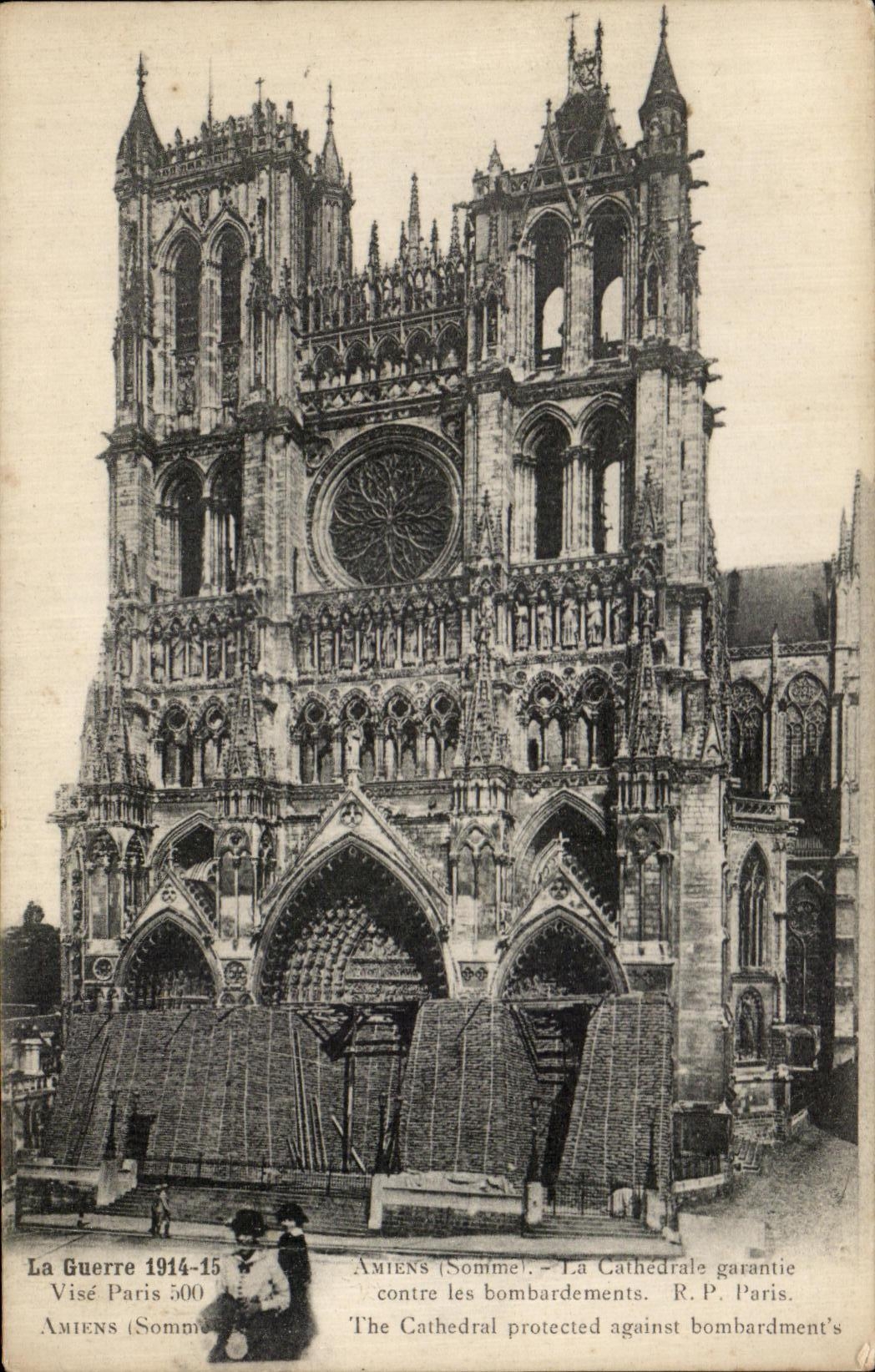CPA La Guerre Amiens La Cathedrale 