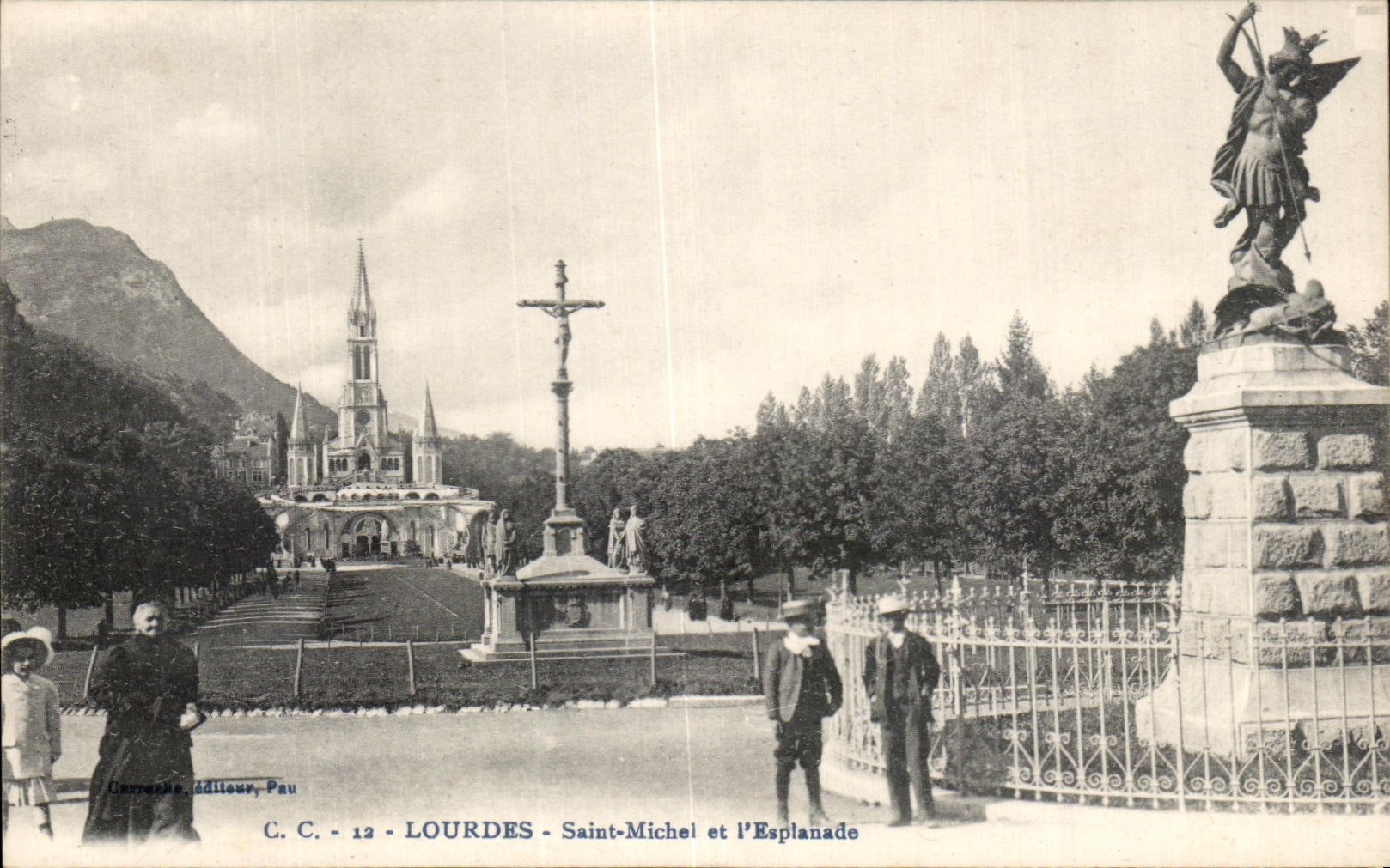 CPA Lourdes Saint Michel et I'Esplanade