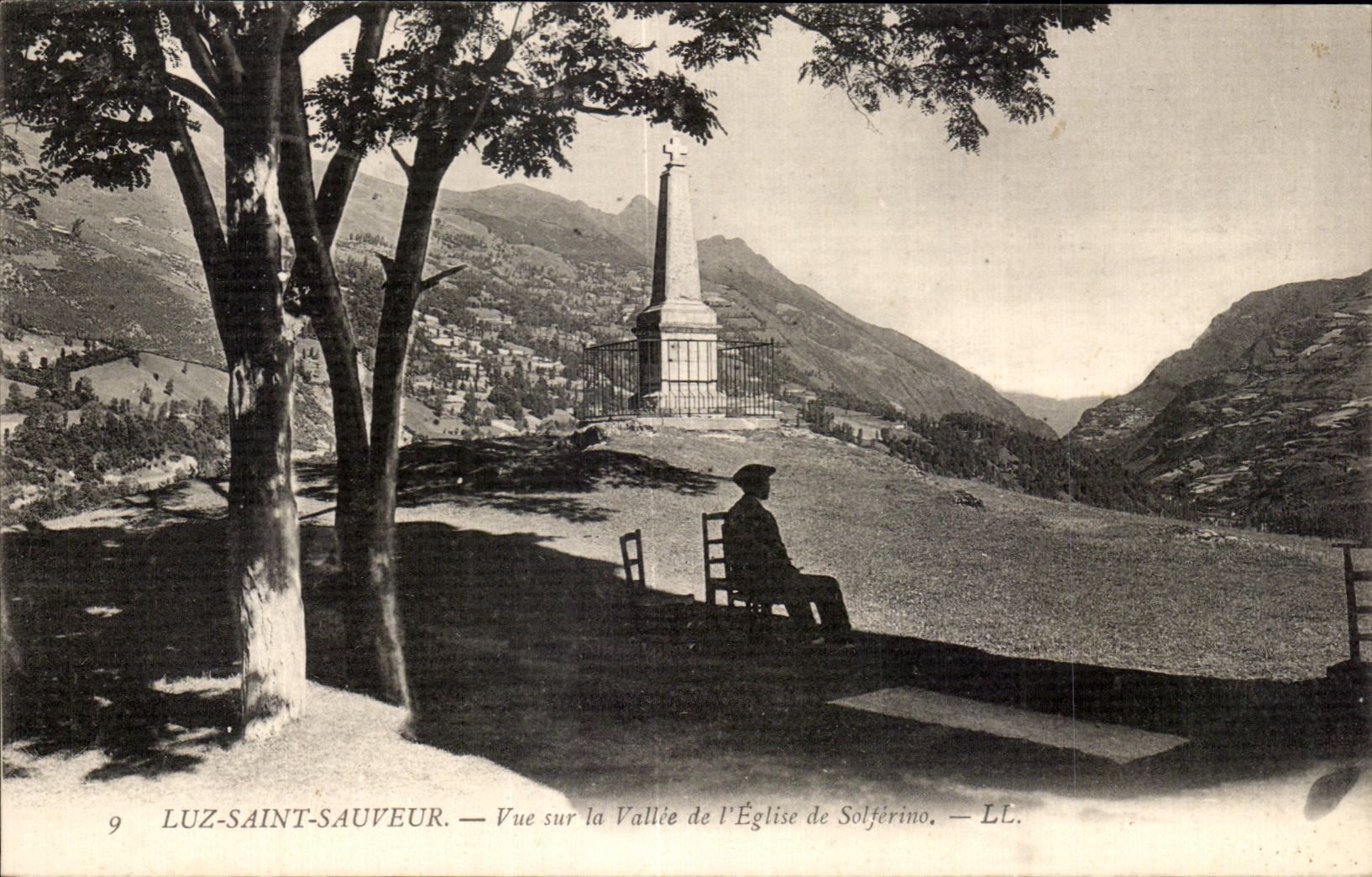 CPA Luz Saint Sauveur Vue sur la Vallee de I'Eglise de Salferino