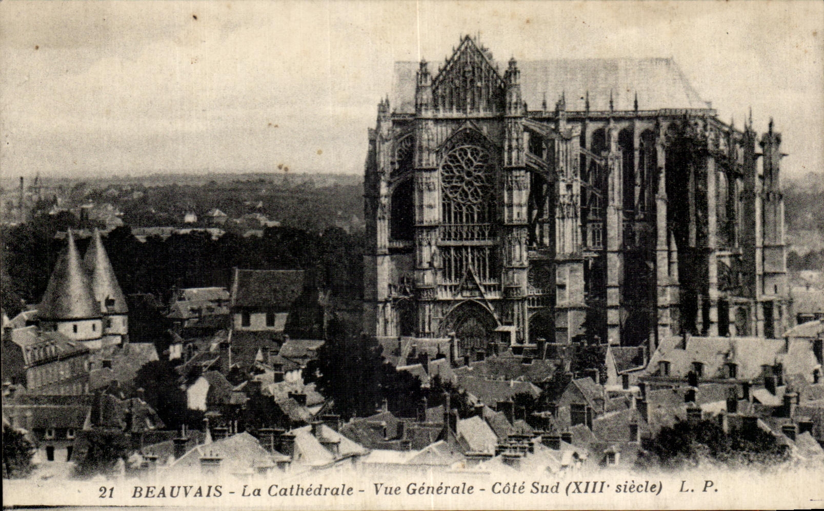 CPA Beauvais La Cathedrale Vue Generale Cote Sud