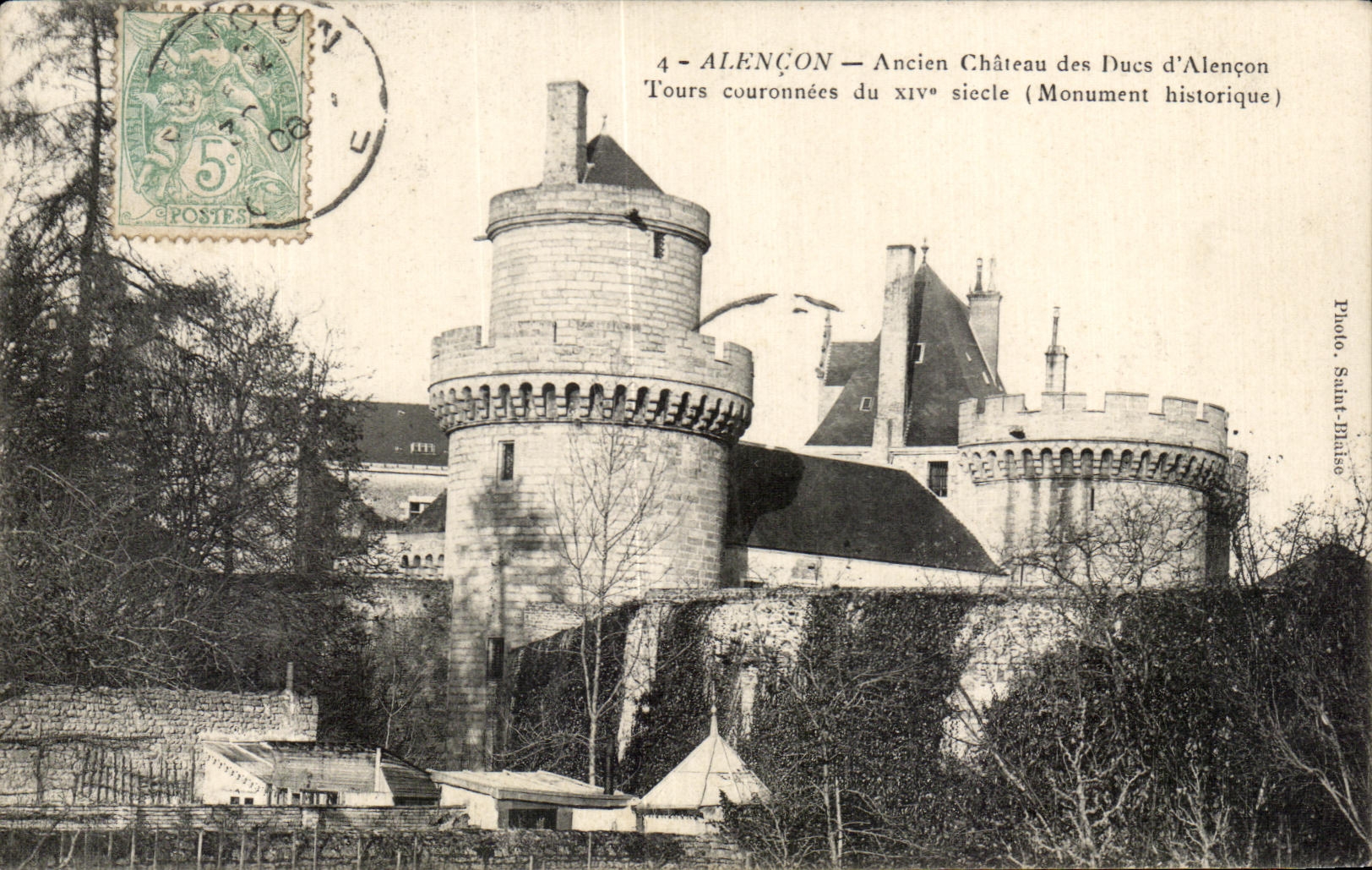 CPA Alencon Ancien Chateau des Ducs d'Alencon Tours couronnees du