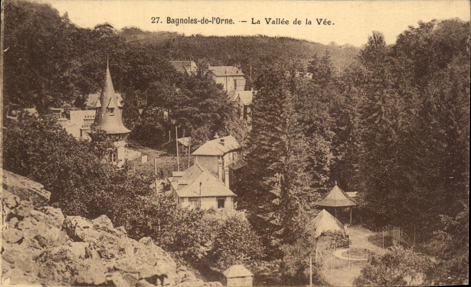 Bagnoles-de-l'Orne — La Vallée de la Vée — éditeur A. Dupuy