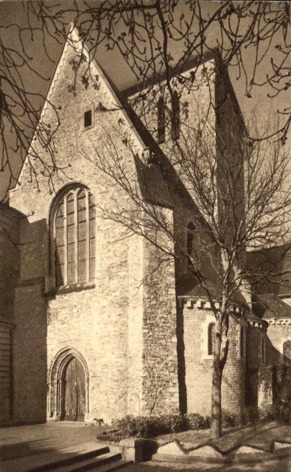 CPA Solesmes L'Entree de l'Eglise Abbatiale