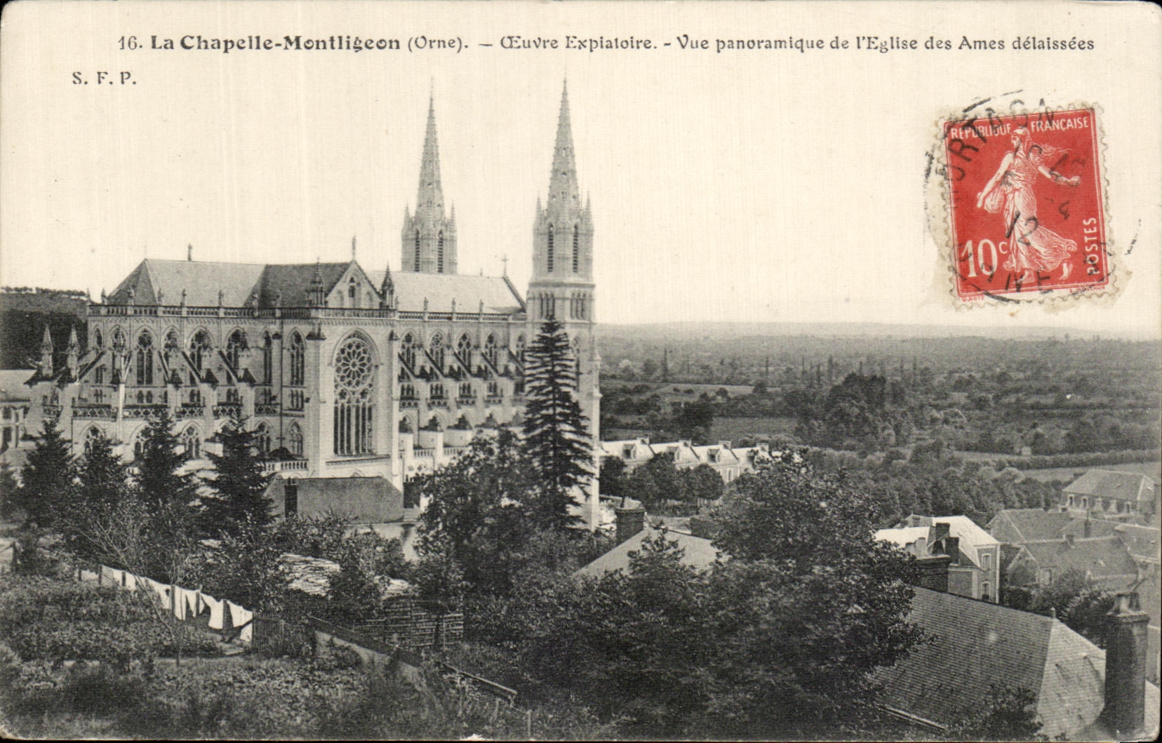 CPA La Chapelle Montligeon Oeuvre Expiatoire Vue Generale Panoramique de l'Eglise des Ames Delaissees