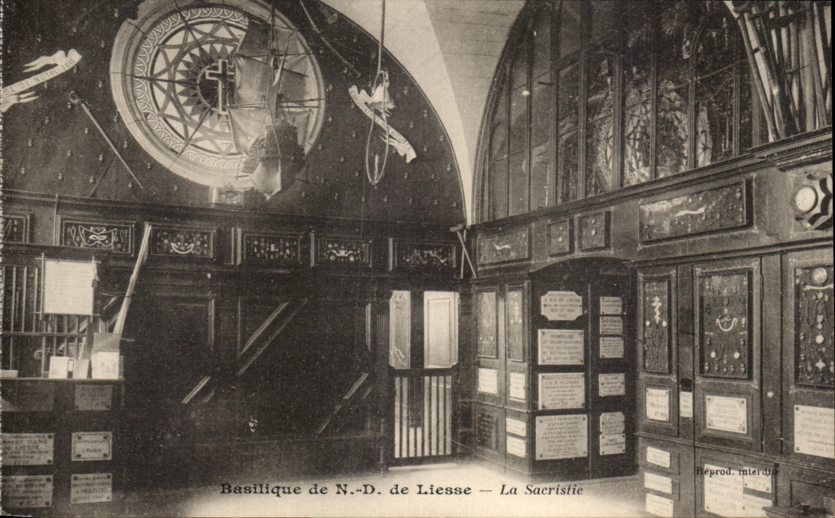 CPA Basilique de NF Liesse la Sacristie