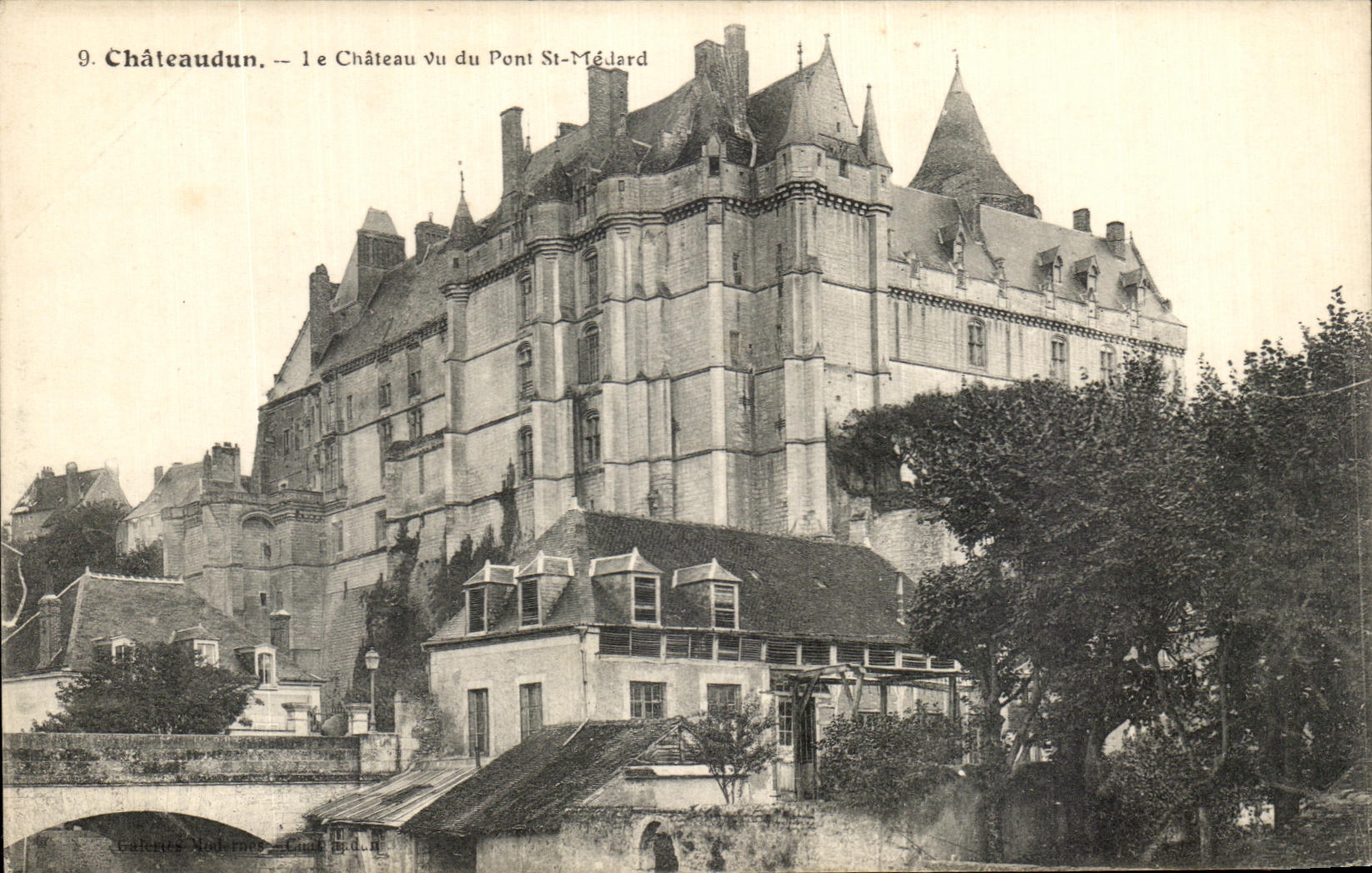 Châteaudun — Le Château vu du Pont-St-Médard — Éditeur : Belcante-Mahieux, n°9