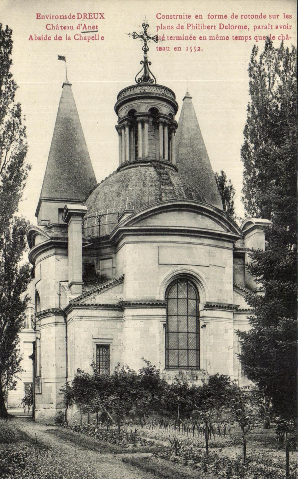 Château d'Anet — Chapelle — Environs de Dreux — Construite en forme de rotonde sur les plans de Philibert Delorme, paraît avoir été terminée en même temps que le château en 1552.