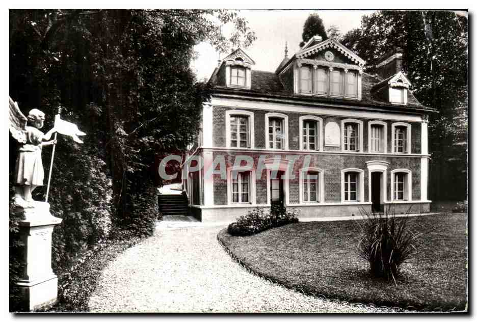 CPA Les Buissonnets Lisieux Facade d'Entree