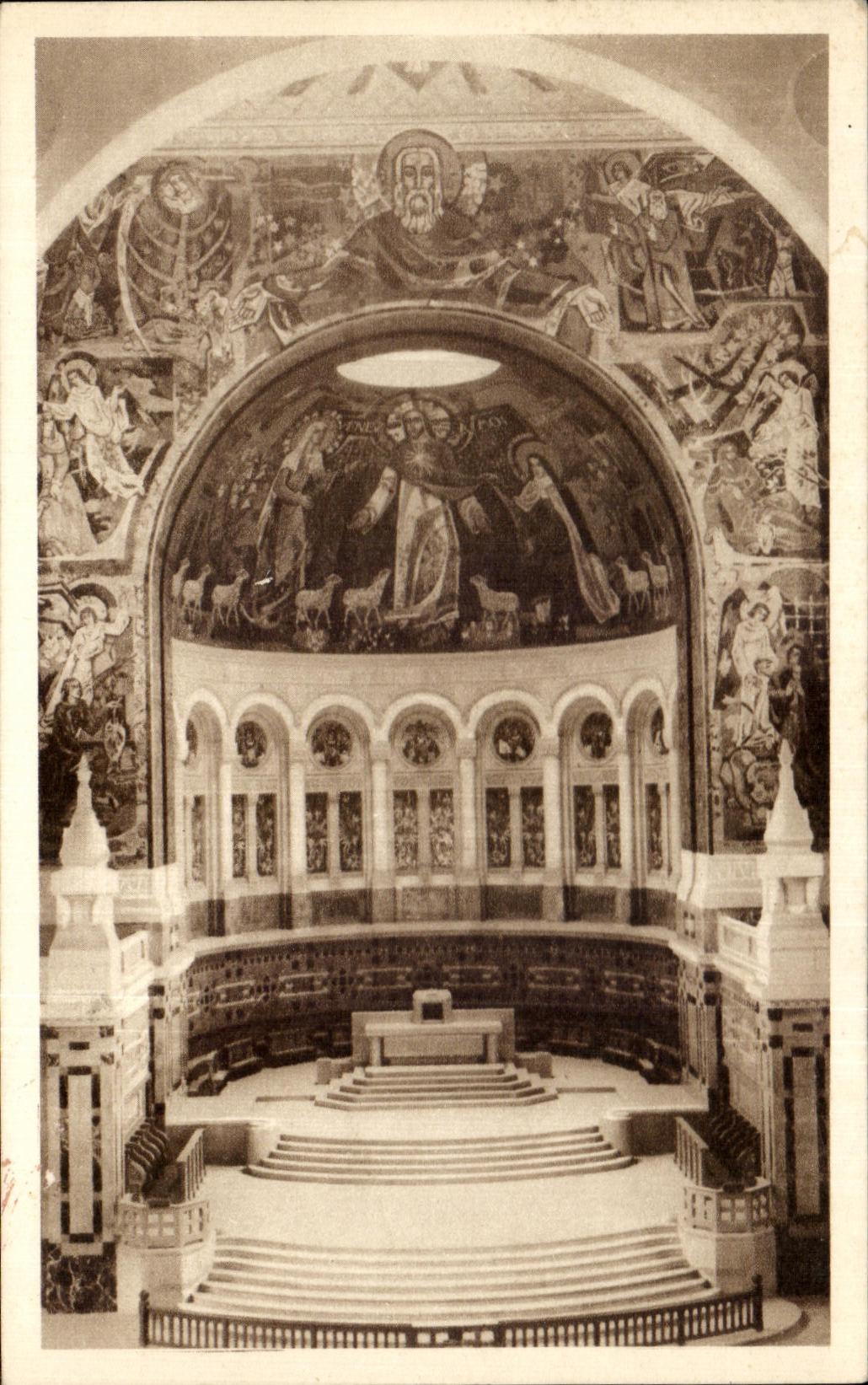 CPA La Basilique De Lisieux Arc Triomphal et Choeur