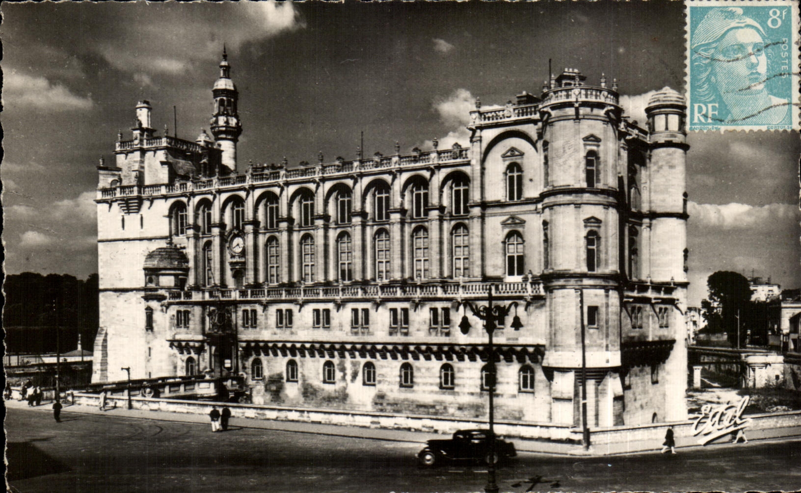 Le Château de St-Germain — Vue d'ensemble sur la Place du Château — Éditions de Luxe Rostel