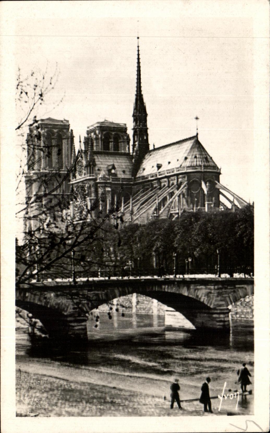 CPA Paris Et Flanant Abside de Notre Dame