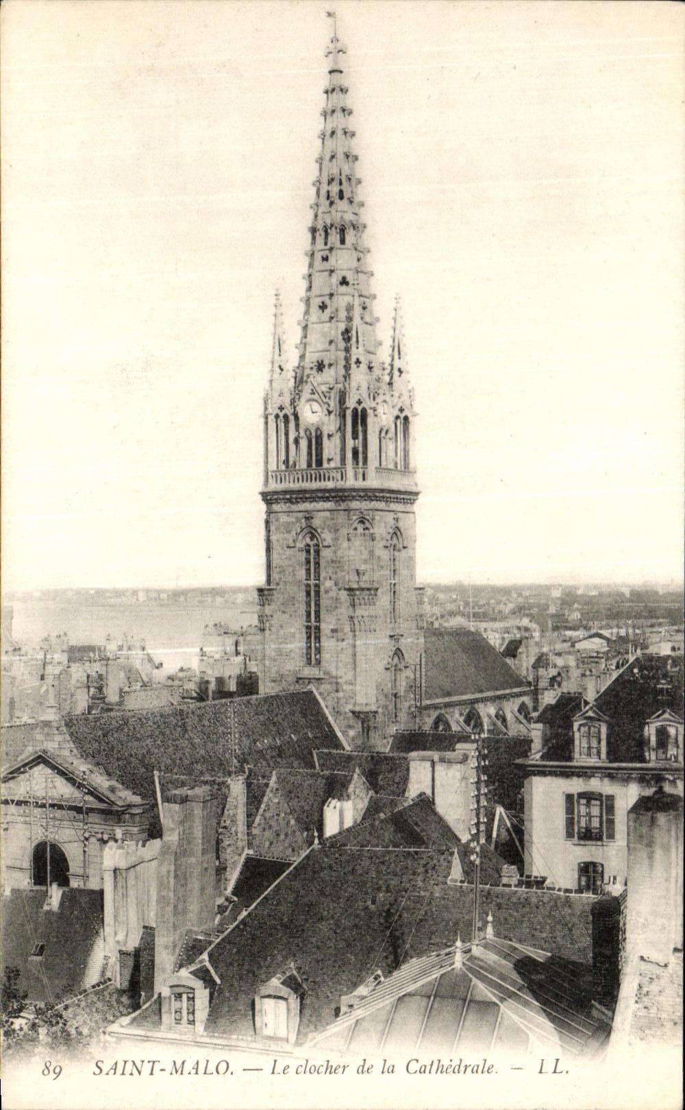 Saint-Malo — Le clocher de la Cathédrale — LL. n° 89