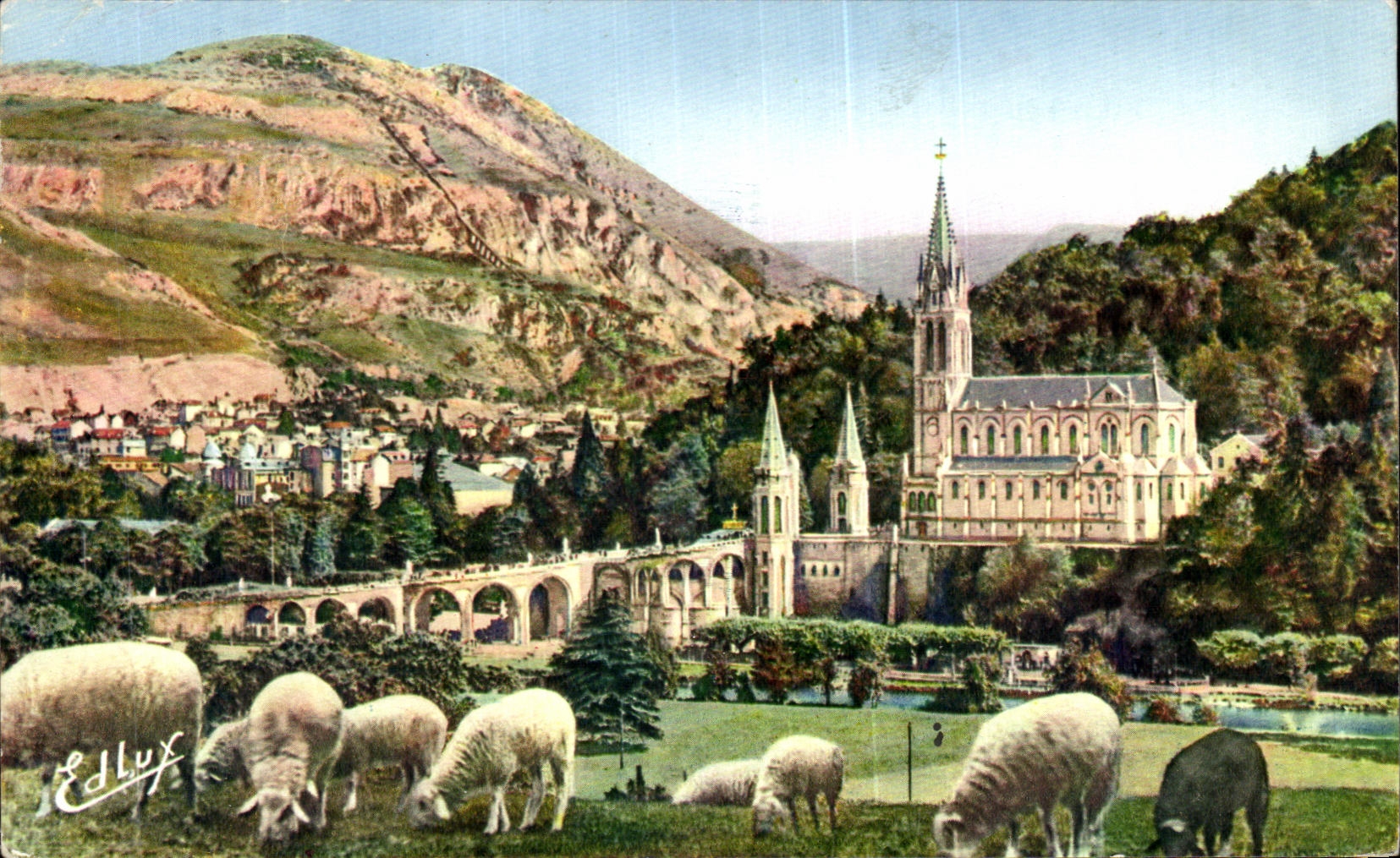 CPSM Lourdes La Basilique et le Pic du Jer Moutons