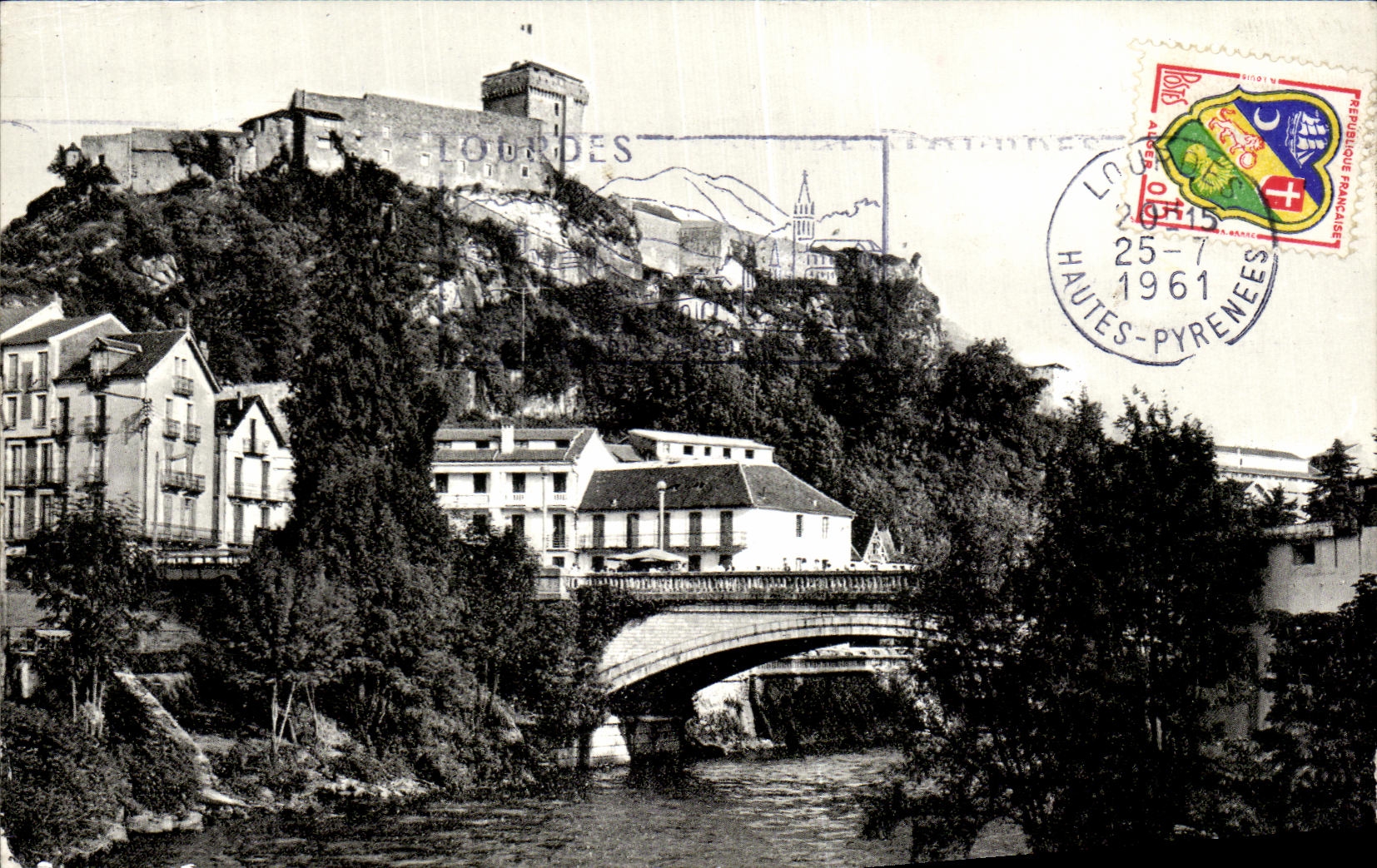 Lourdes (Hautes-Pyrénées) — Burgschloss und der Gave — Verleger Combier, Nr. 000