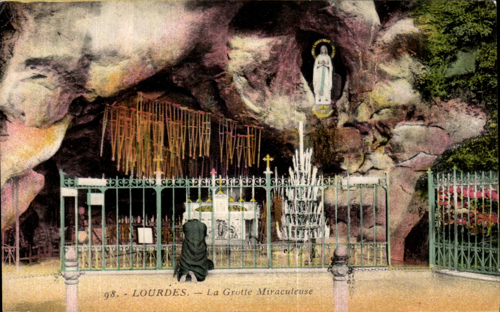 CPA Lourdes La Grotte Miraculeuse