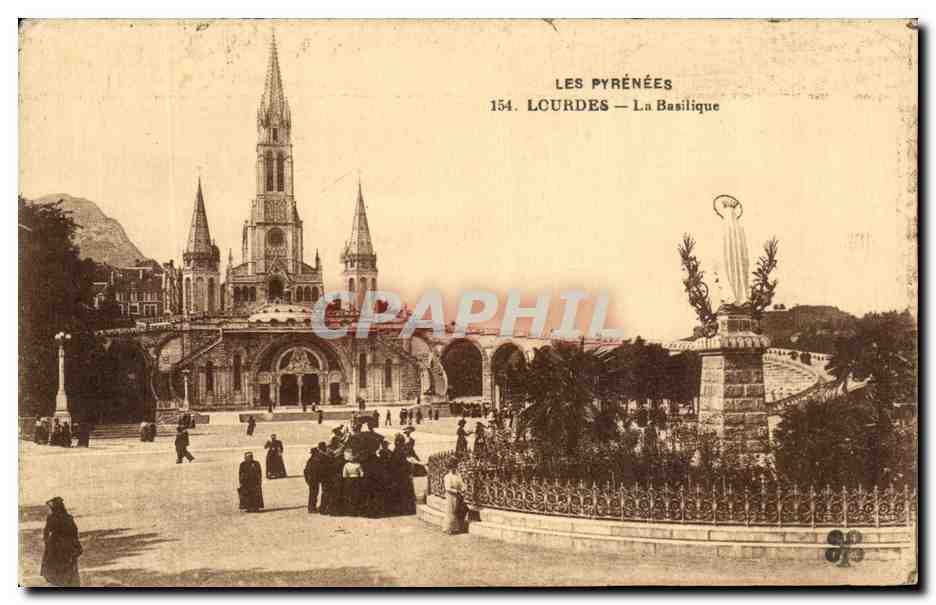 CPA Les Pyrenees Lourdes la Basilique