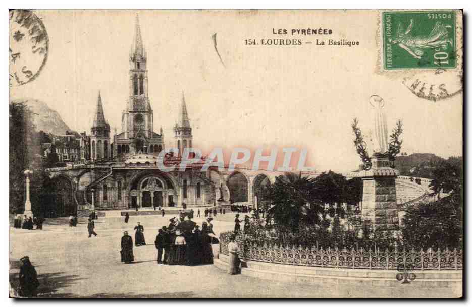 CPA Les Pyrenees Lourdes La basilique