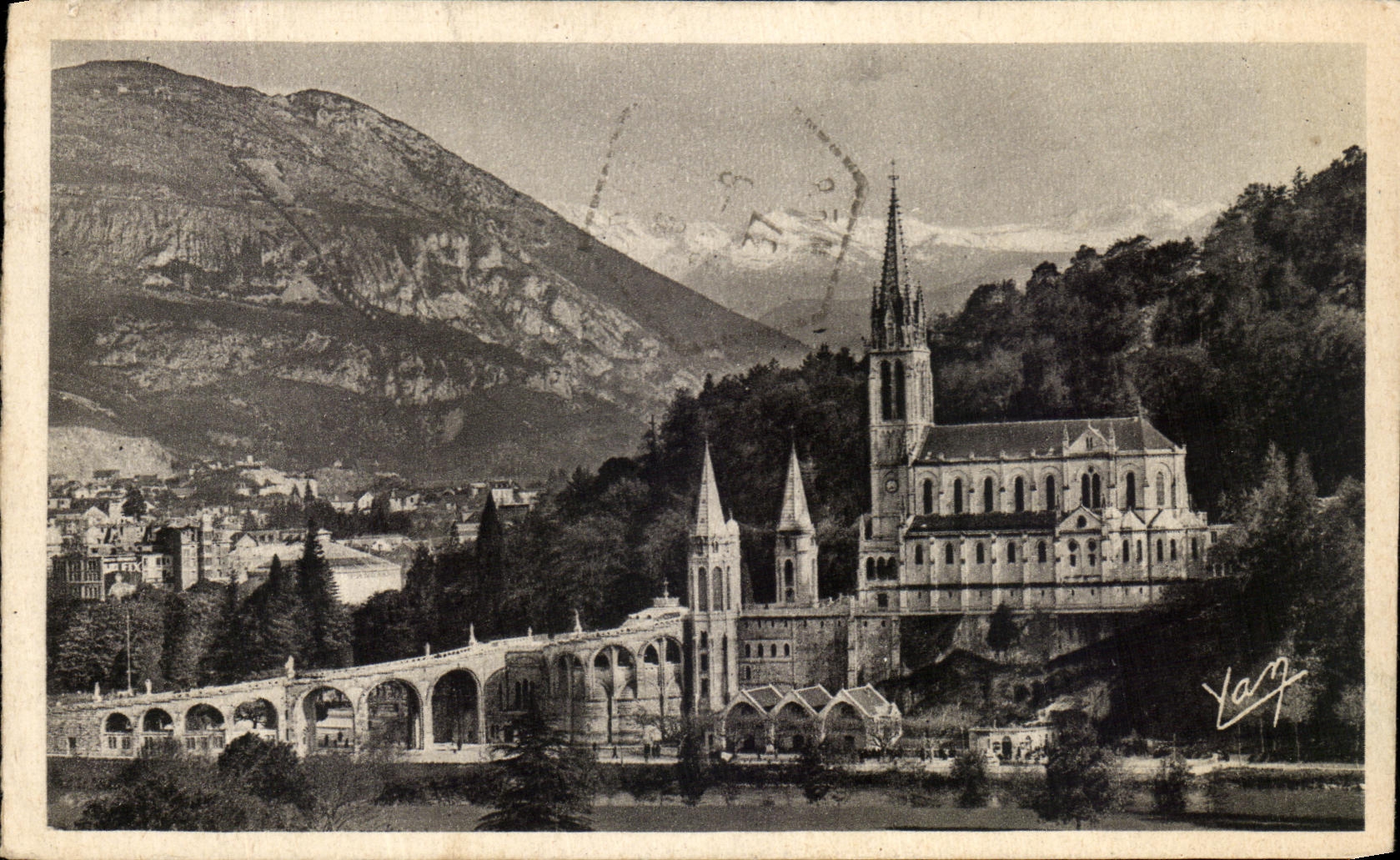 CPA Lourdes La Basilique et le Pic du Jer