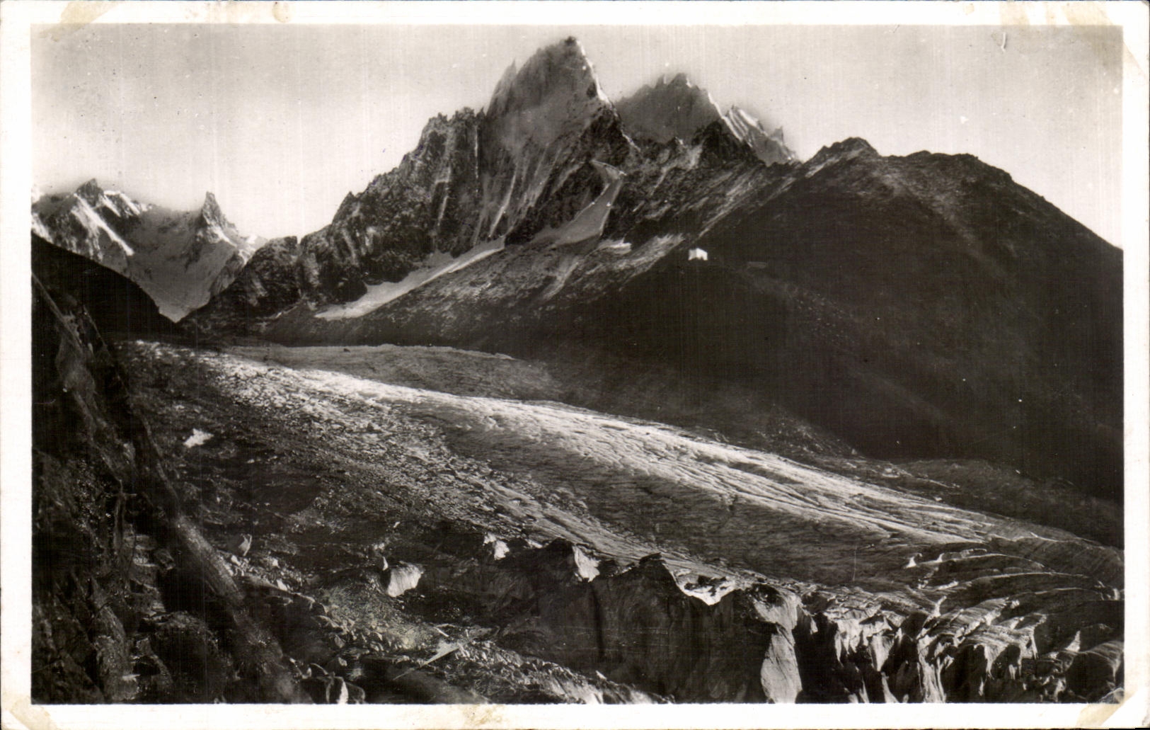 CPA Chamonix Mer de Glace Aiguilles du Geant et de Chamonix Le Mauvais Pas