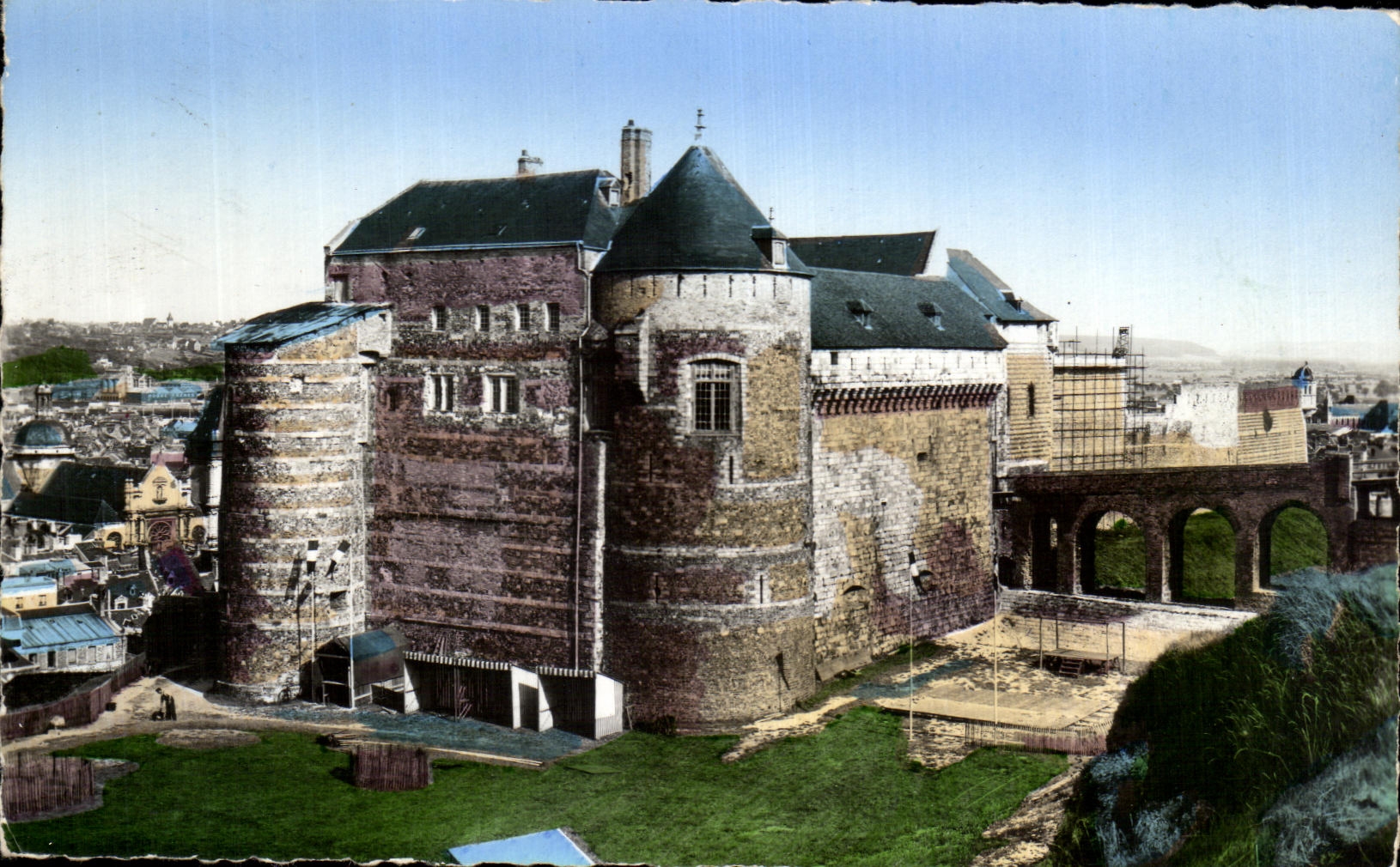 CPA Dieppe Vieux Chateau Vue de la Falaise