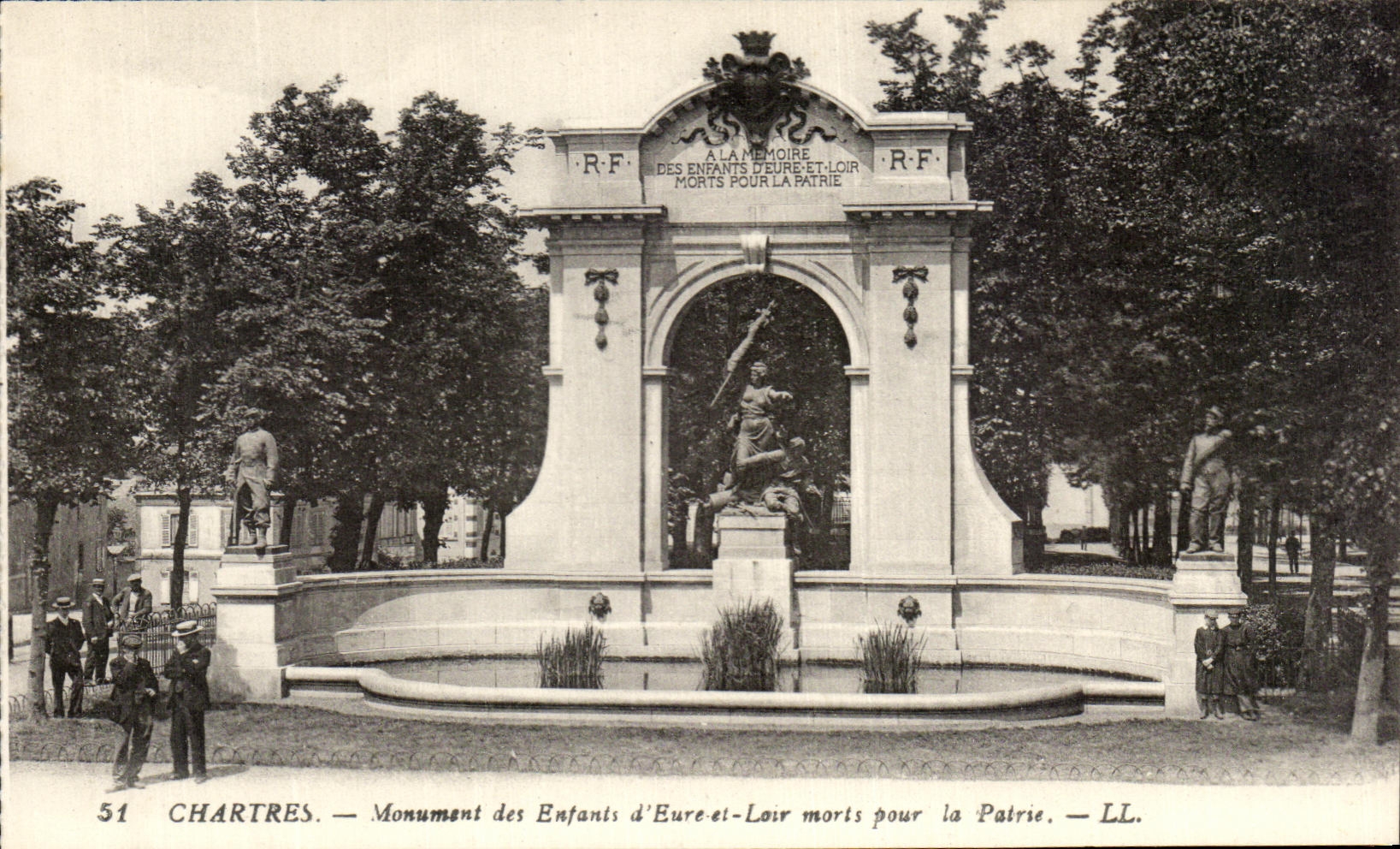 CPA Chastres Monument des enfants D'Eure Et Loir Morts Pour La patrie 