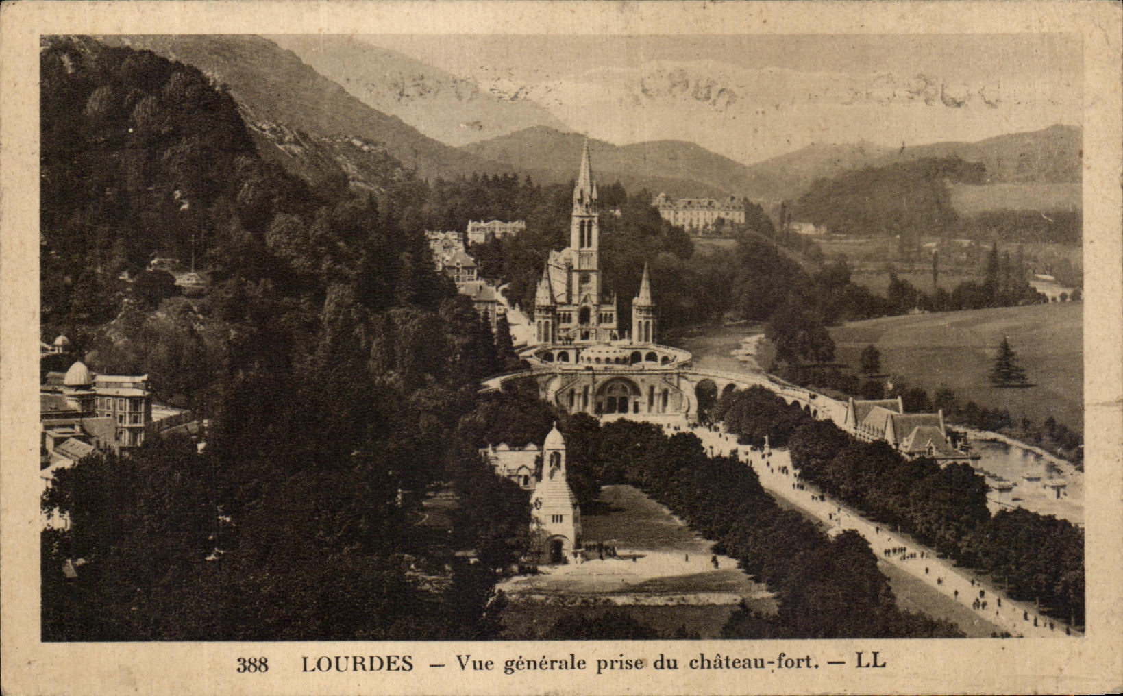 CPA Lourdes Vue generale prise du Chateau Fort