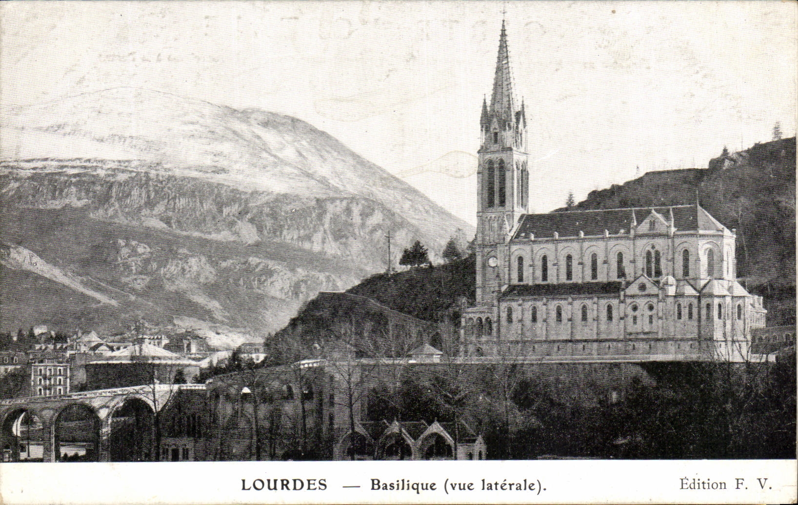 CPA Lourdes Basilique