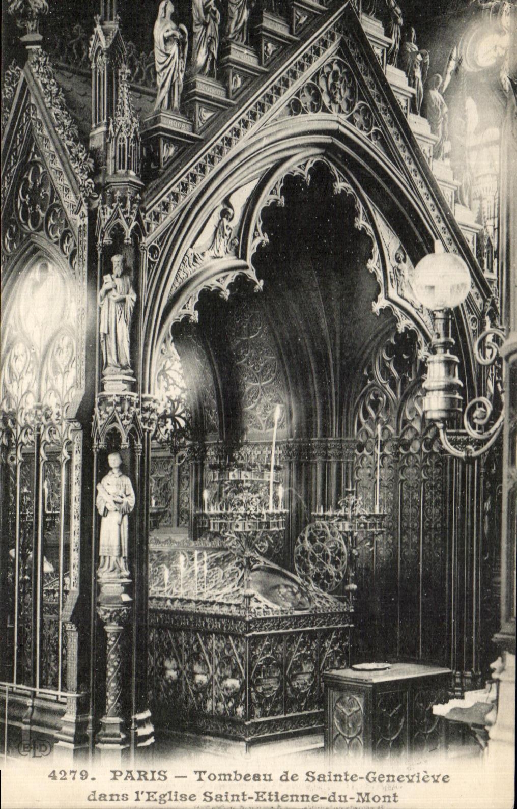 CPA Paris Tombeau de Sainte Genevieve dens L'Eglise Saint Etienne du Mont